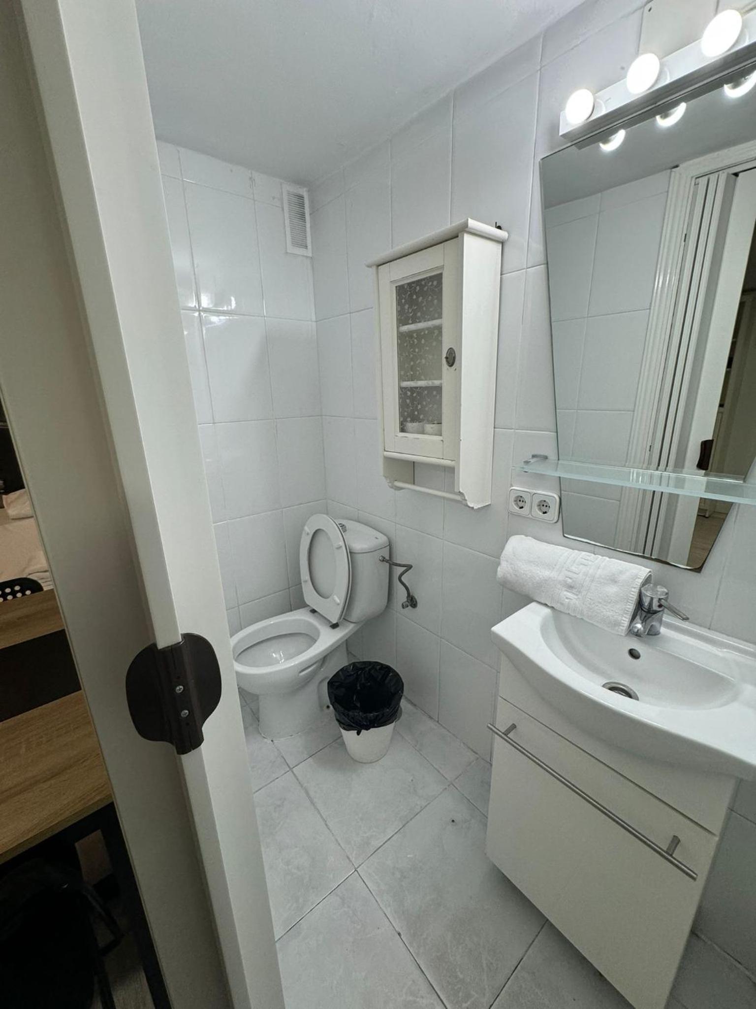 Small Studio - Photo 7