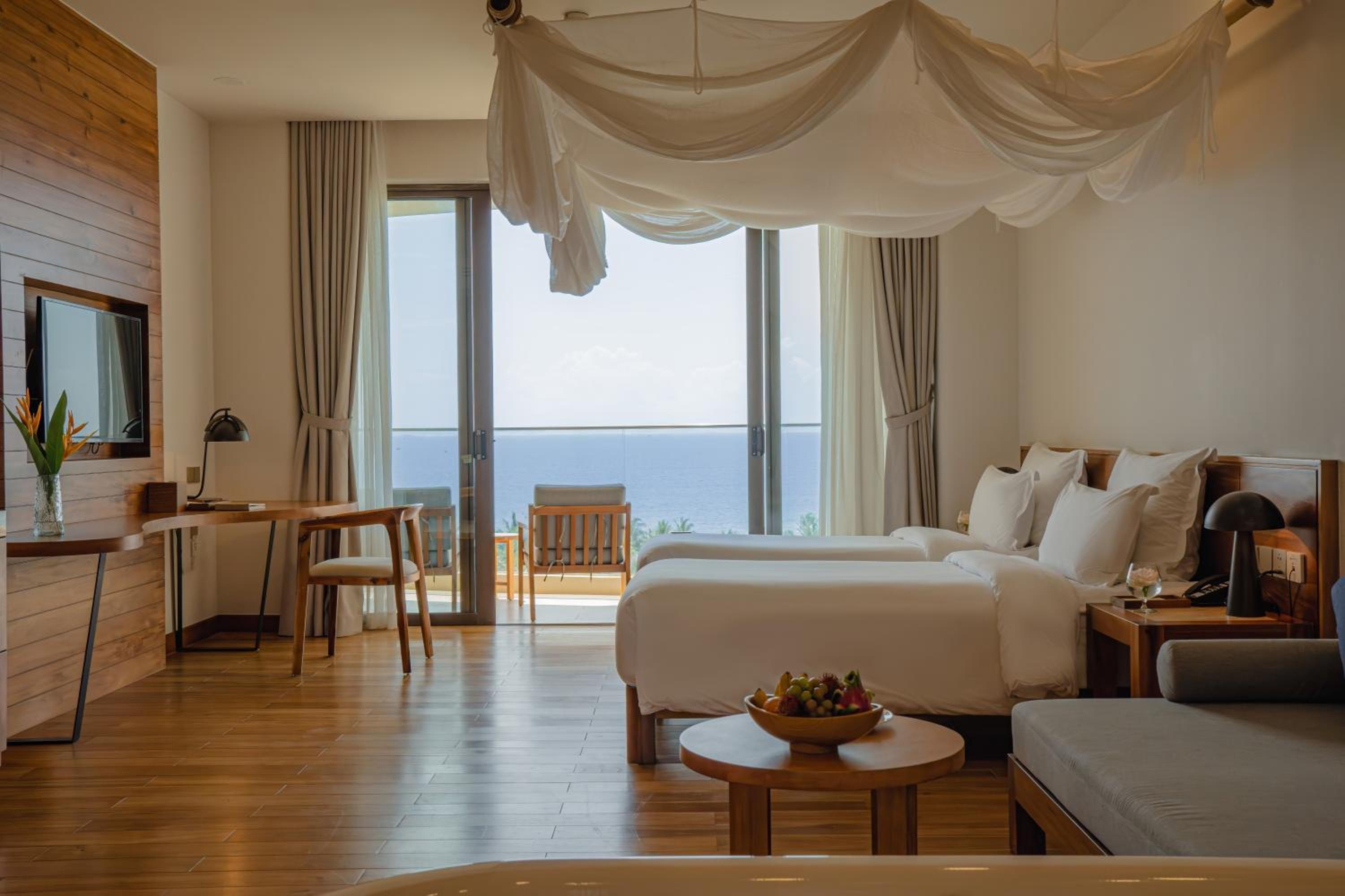 Deluxe Sea View with 2 Single Beds - Photo 1