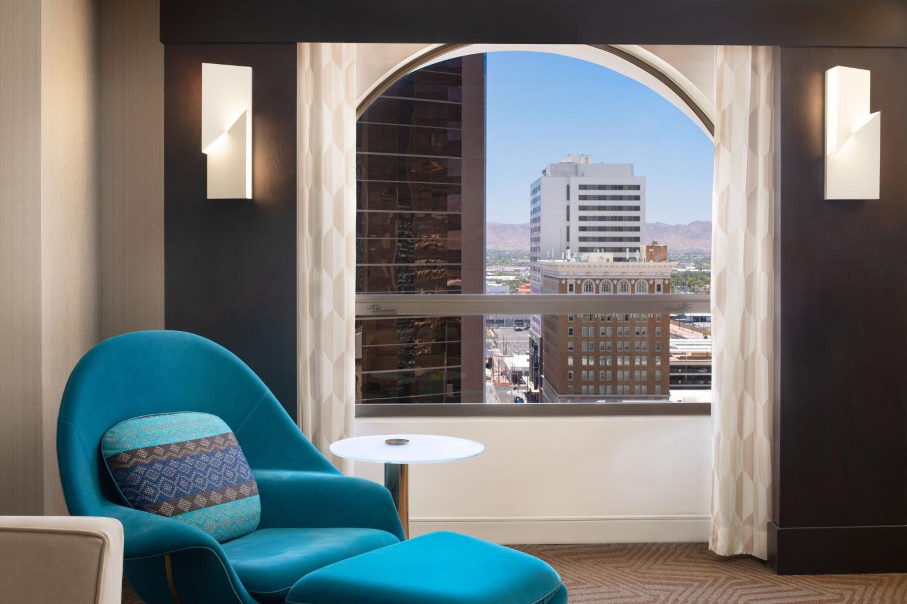 Guest room, 1 King, City view, High floor - Photo 6