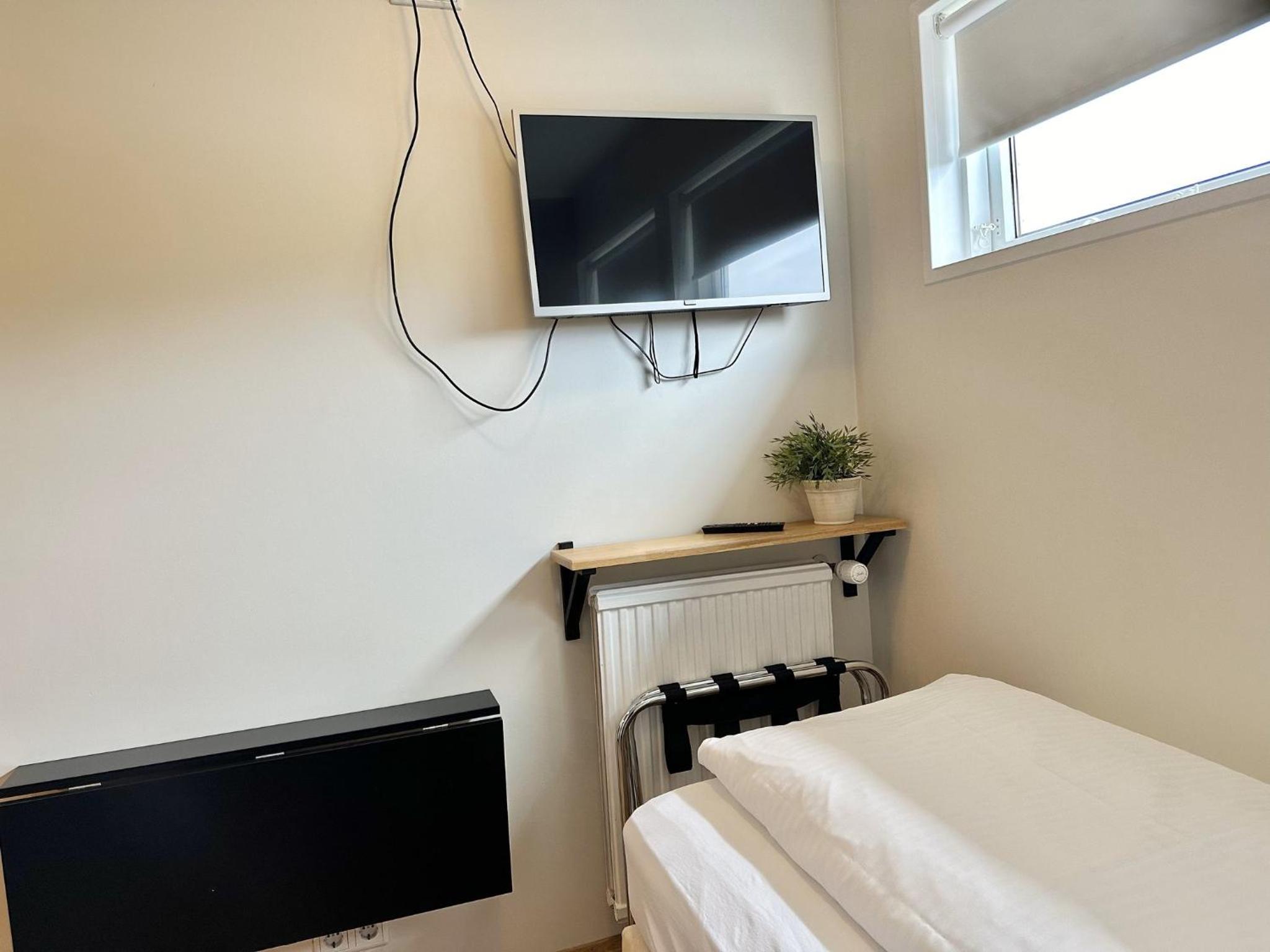 Single Room with Private Bathroom photo 3