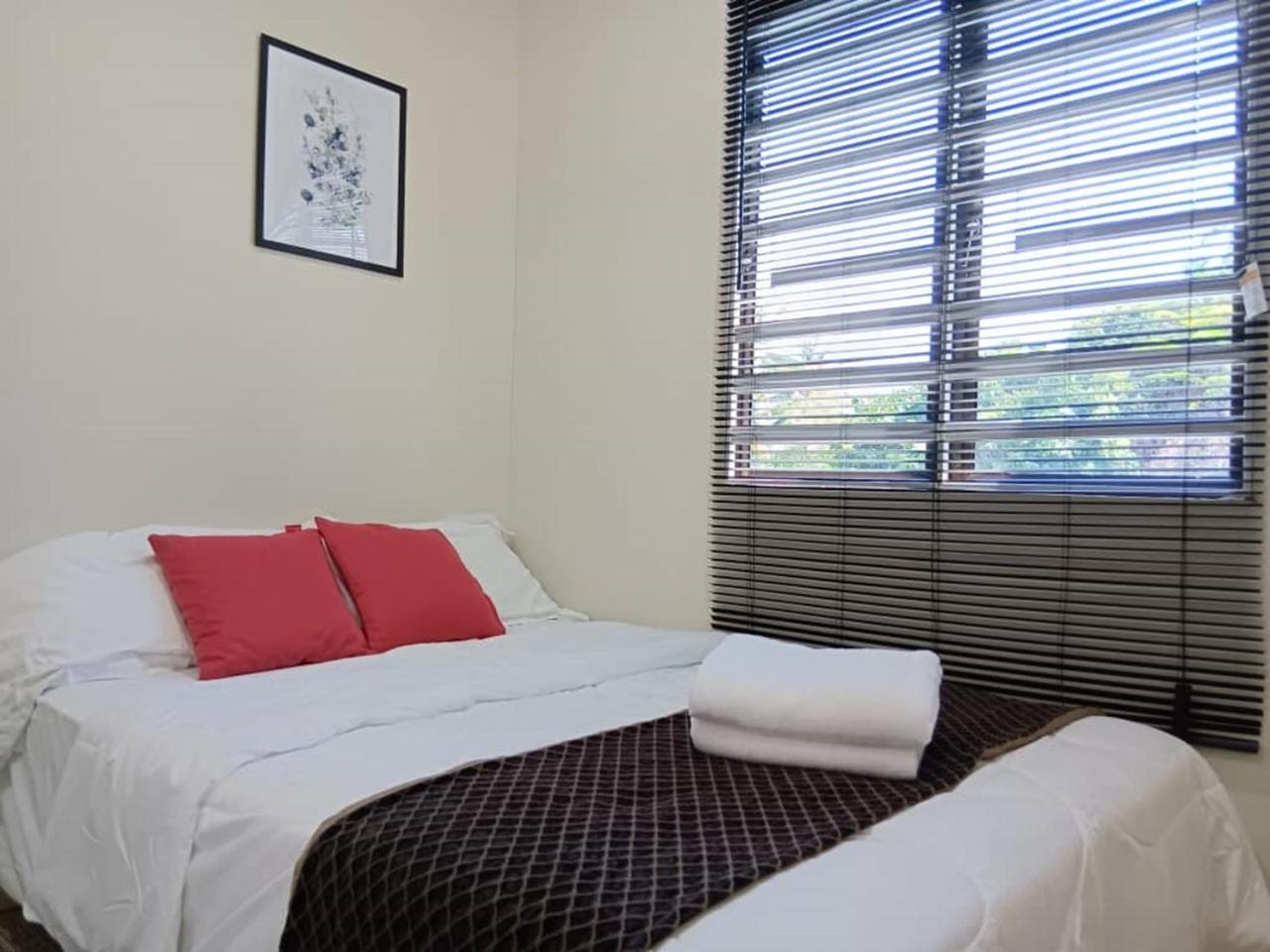 Three-Bedroom Villa - Photo 4