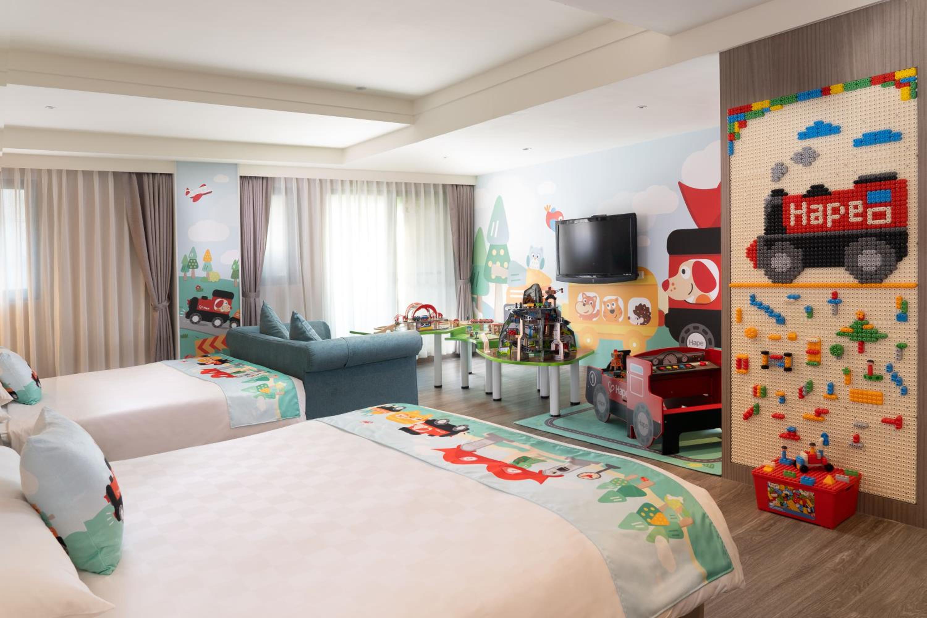 Kid-themed Family Room photo 2