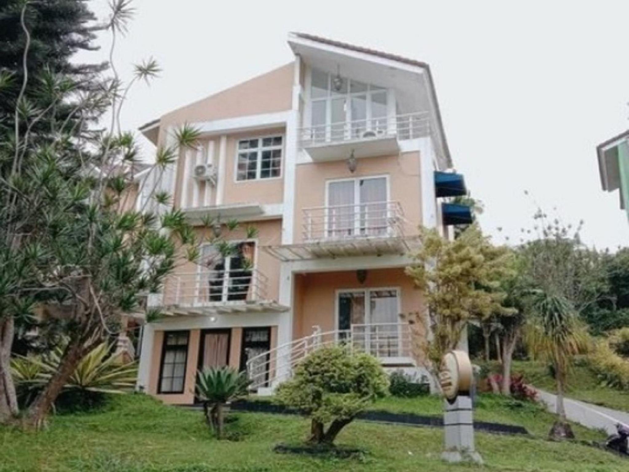 Villa photo 2