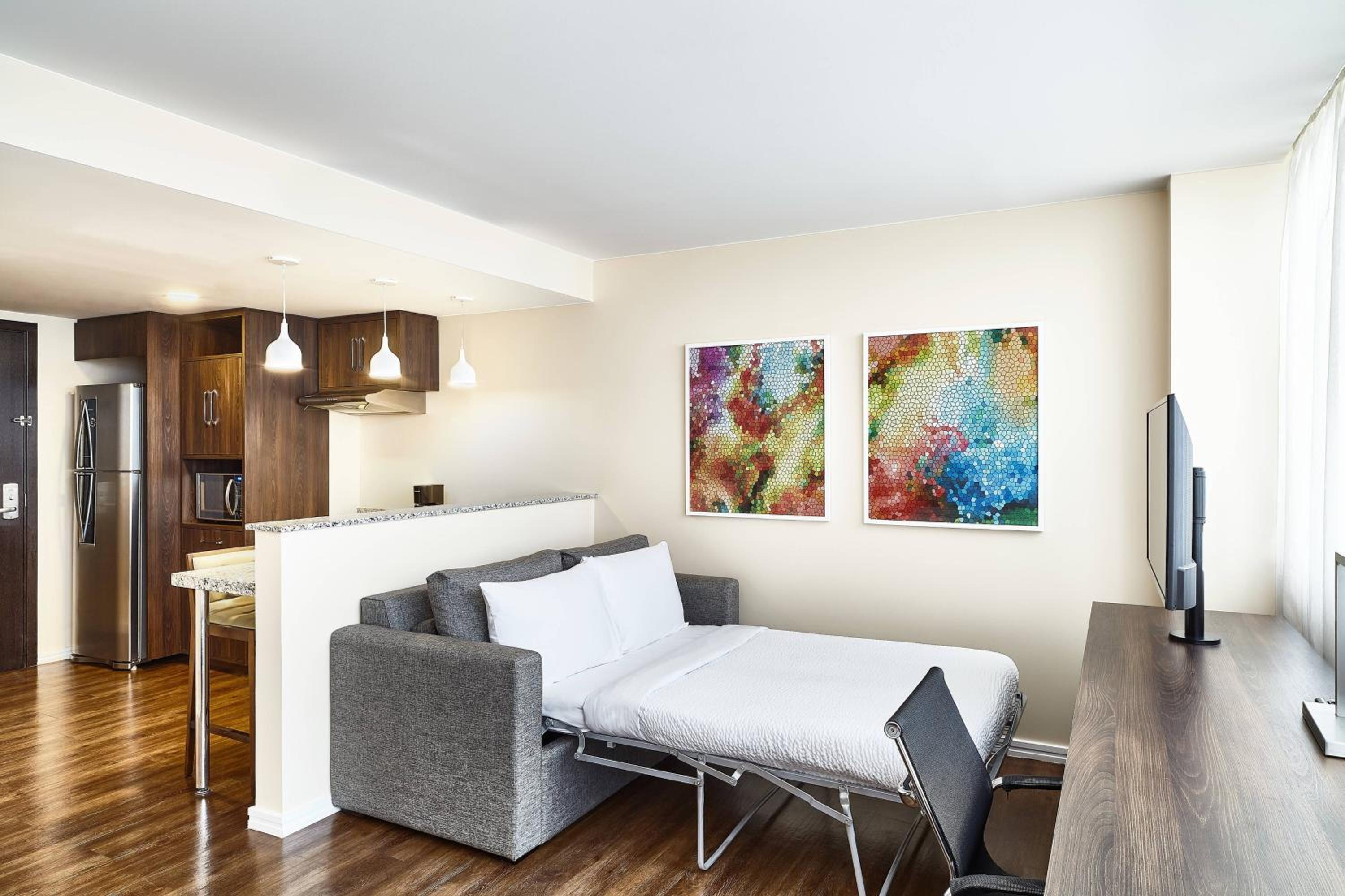 Available room thumbnail 6