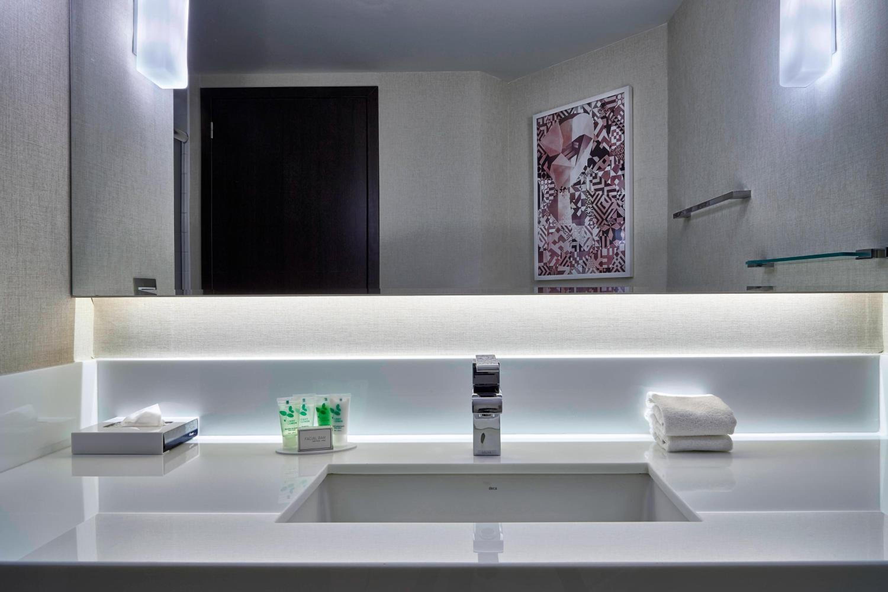 Studio Apartment, 1 King, Sofa bed, Lagoon view
