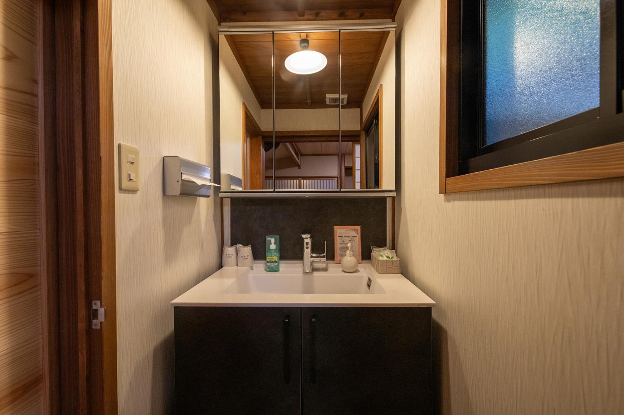Japanese-Style Quadruple Room with Private Hot Spring photo 3