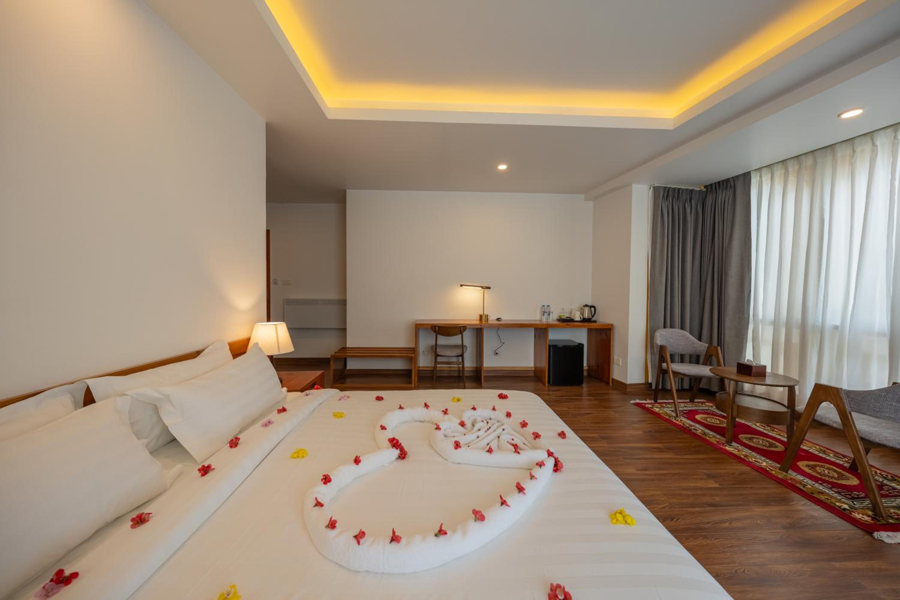 Deluxe King Room photo 2