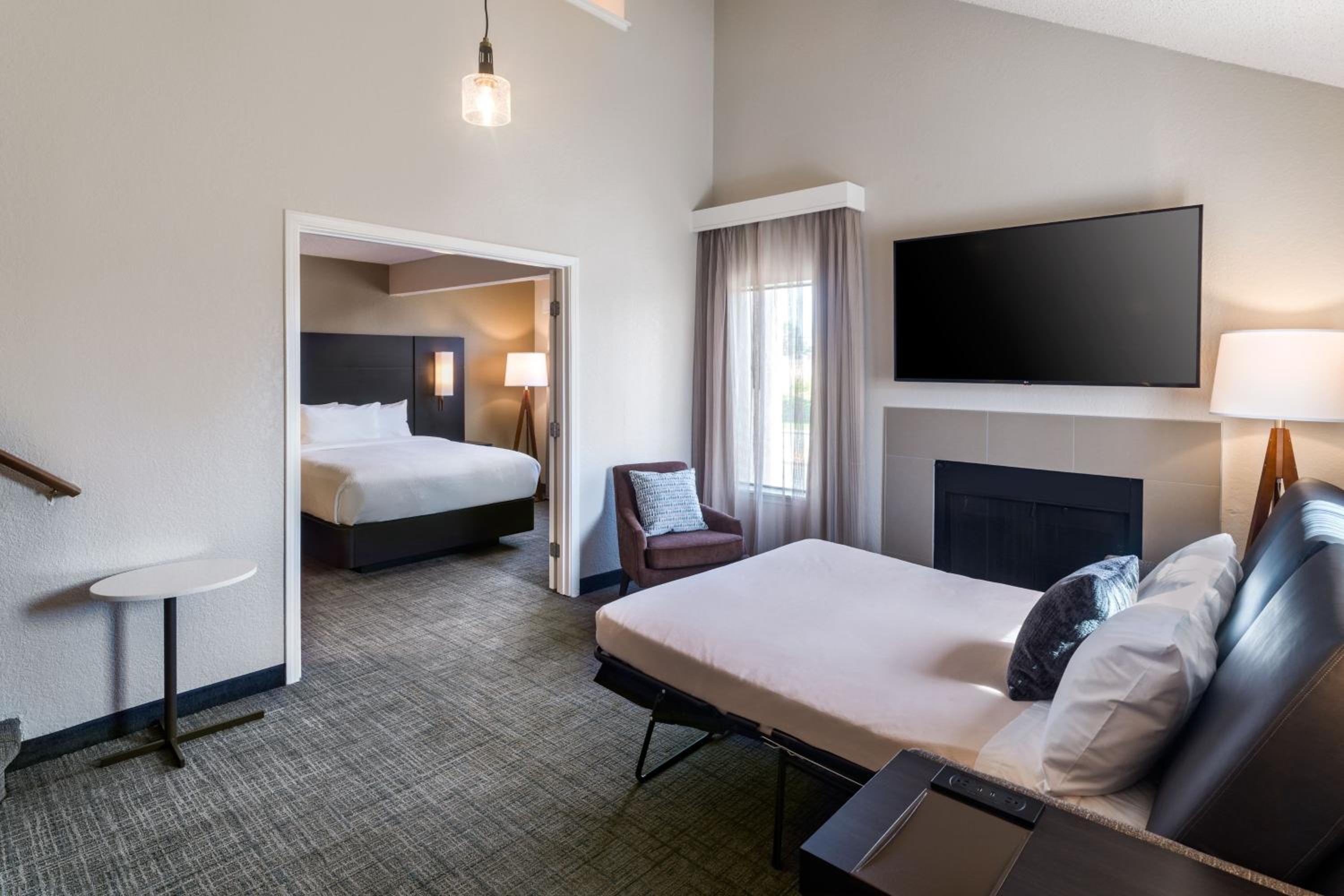 Penthouse Suite - Photo 3
