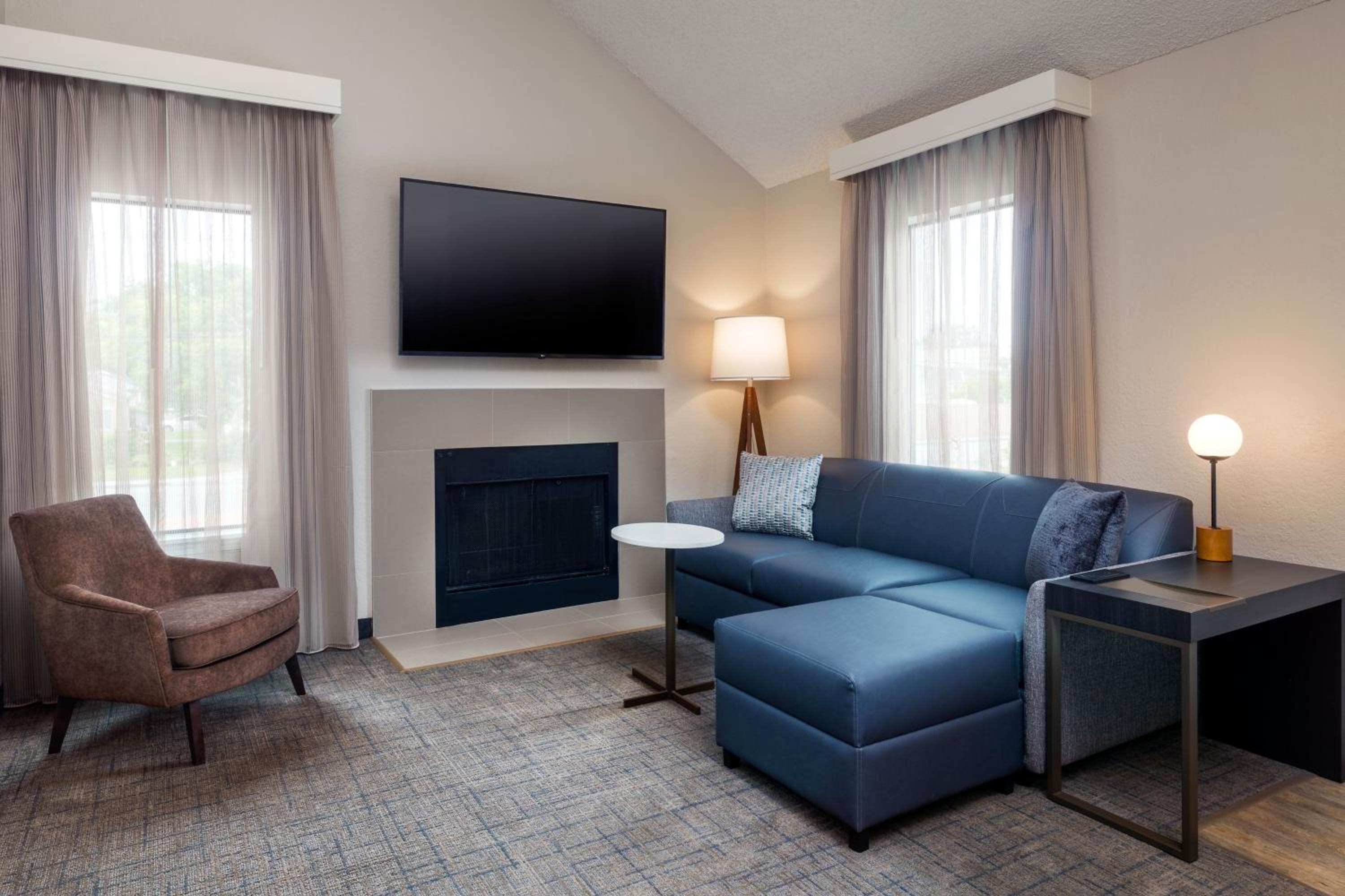 Penthouse Suite - Photo 2
