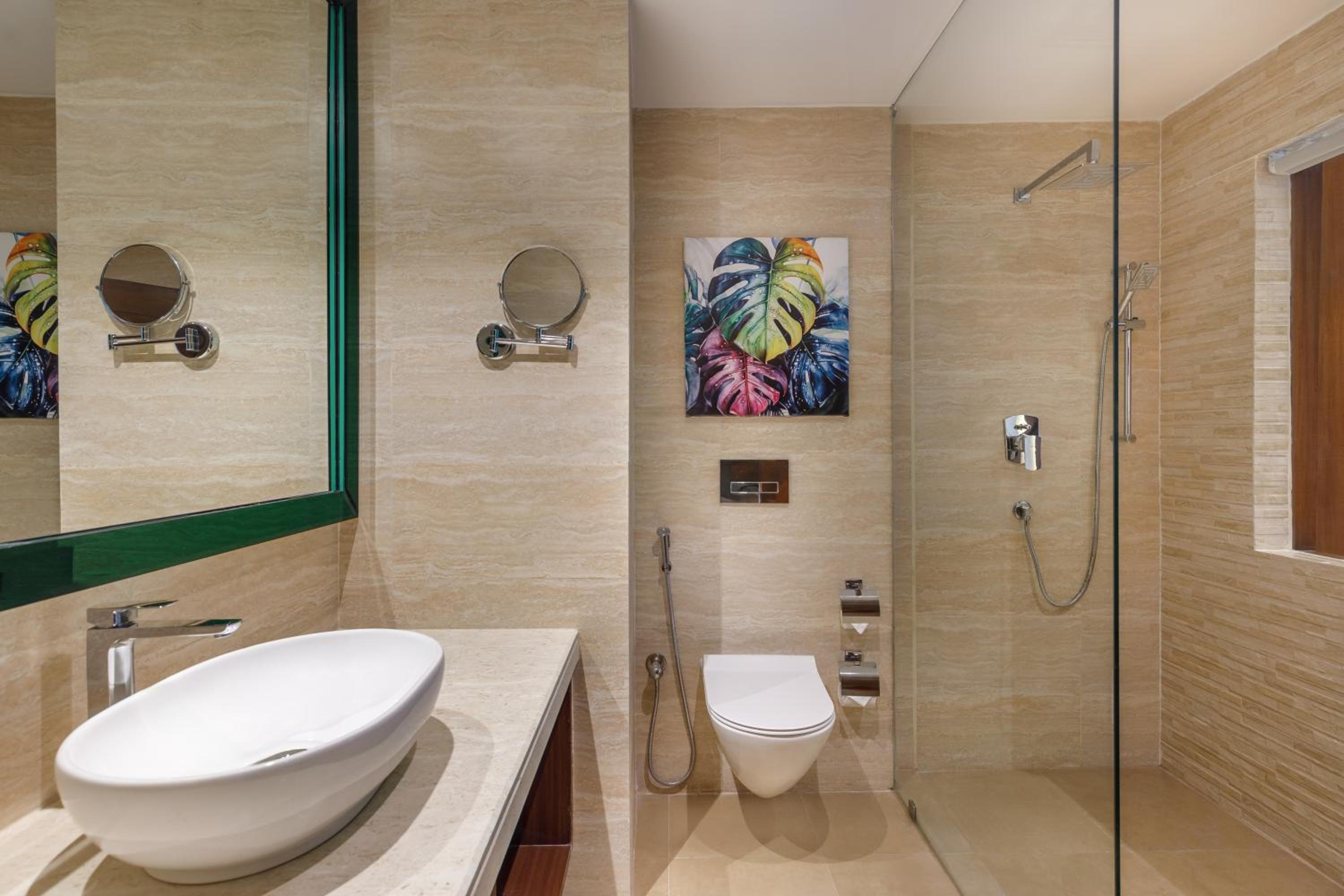 Premium King Room - Photo 3