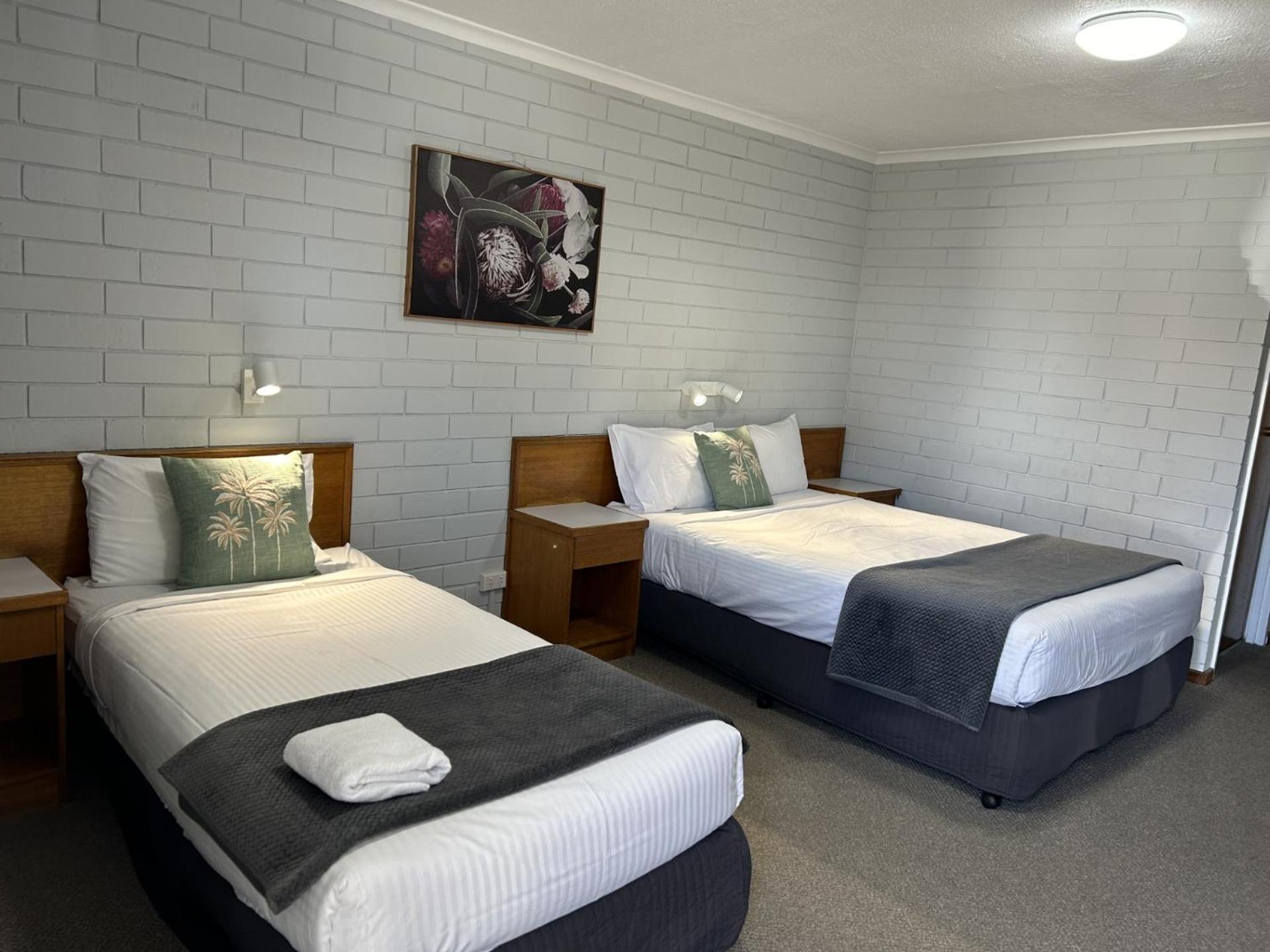Economy Twin Room photo 3