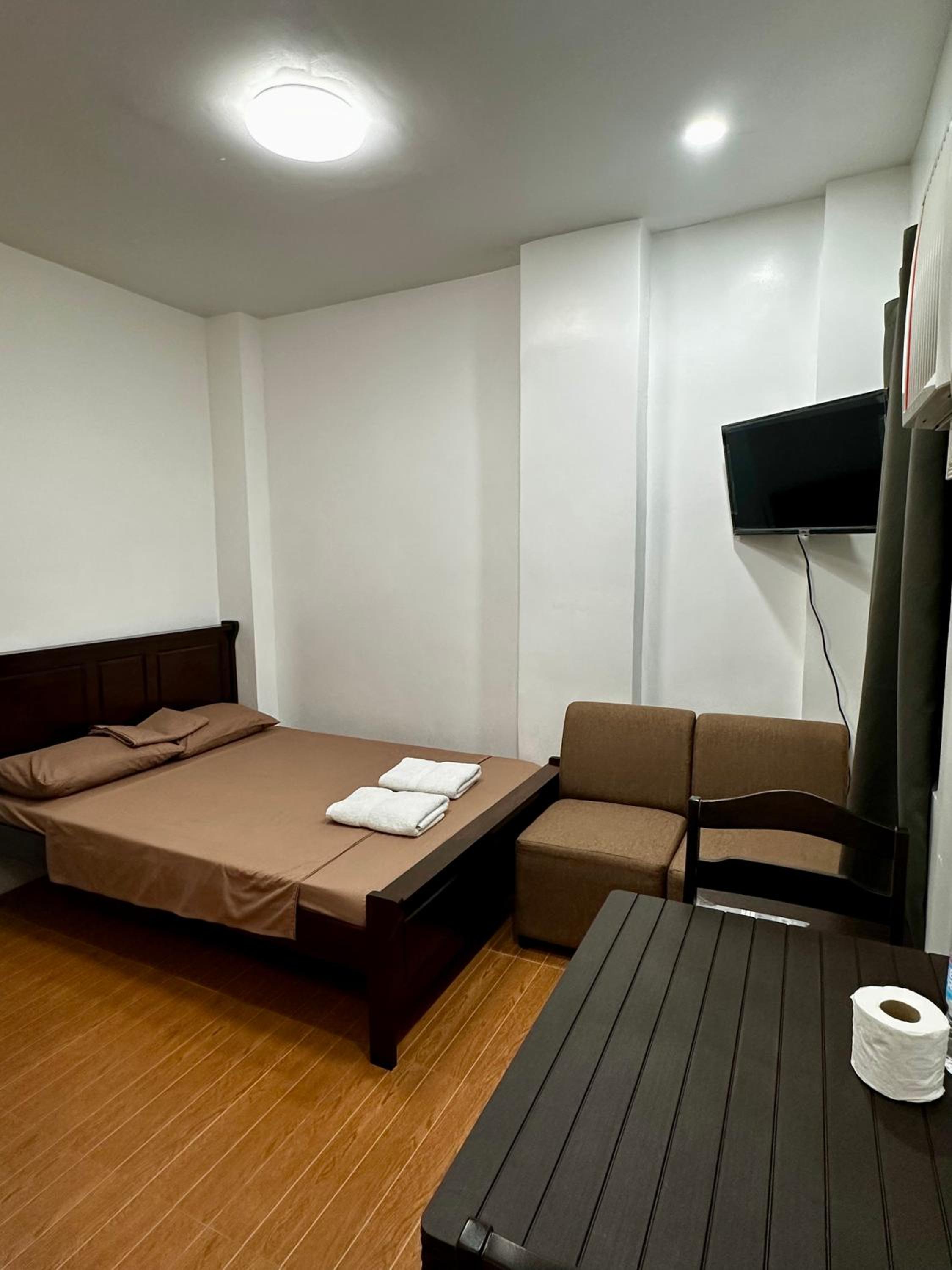 One-Bedroom Apartment photo 1