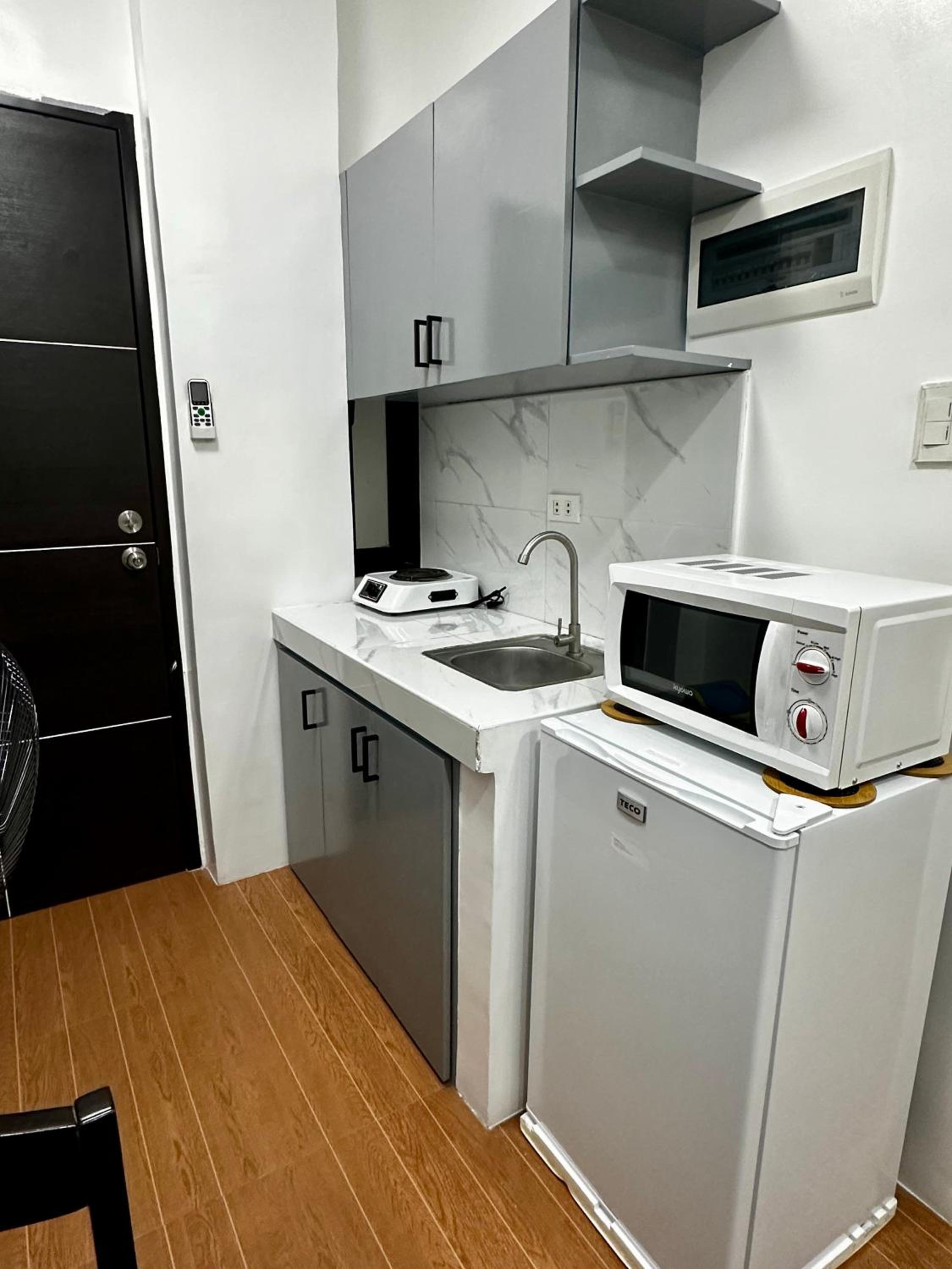 One-Bedroom Apartment photo 2