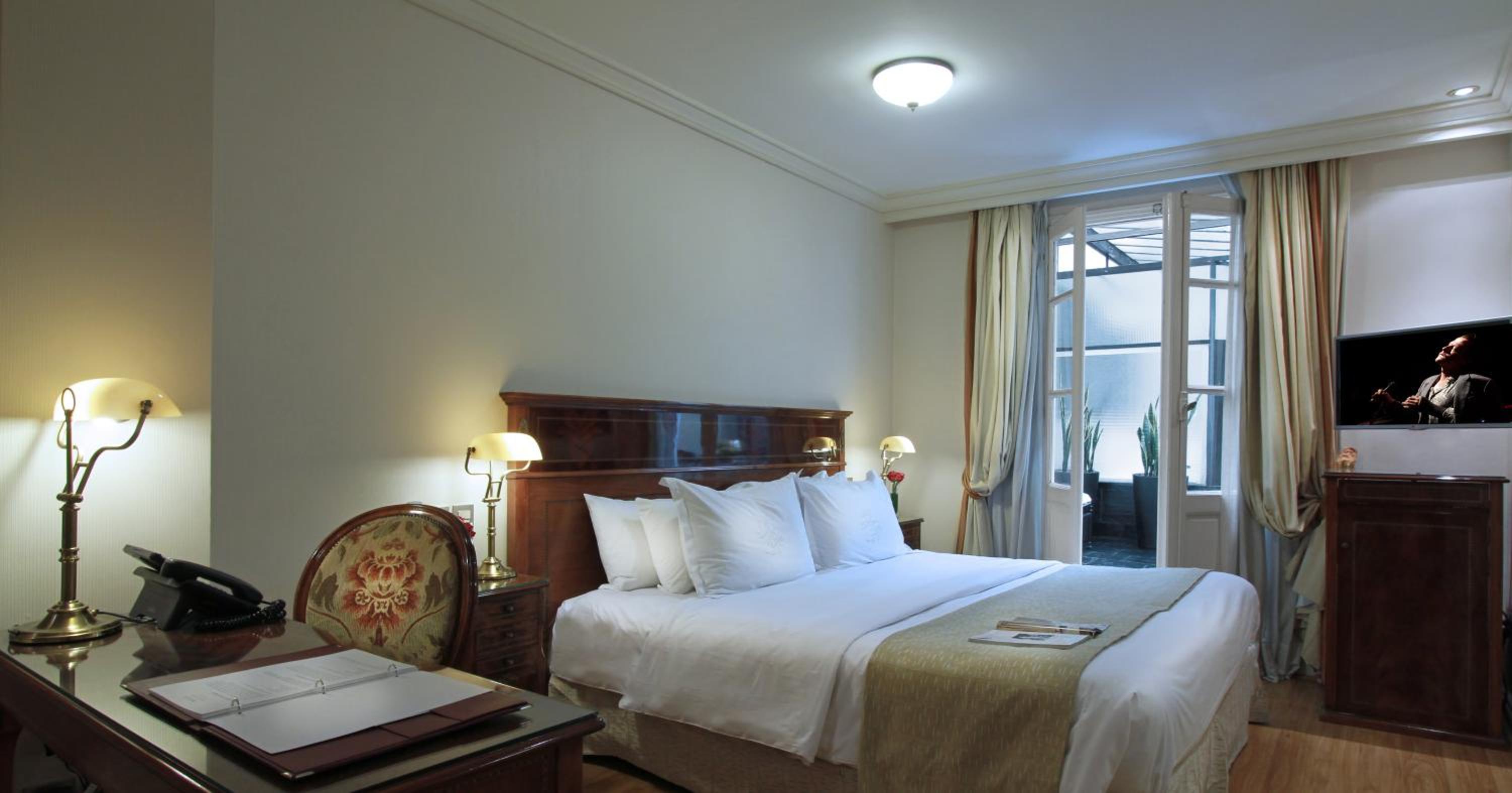 Deluxe Room King Bed