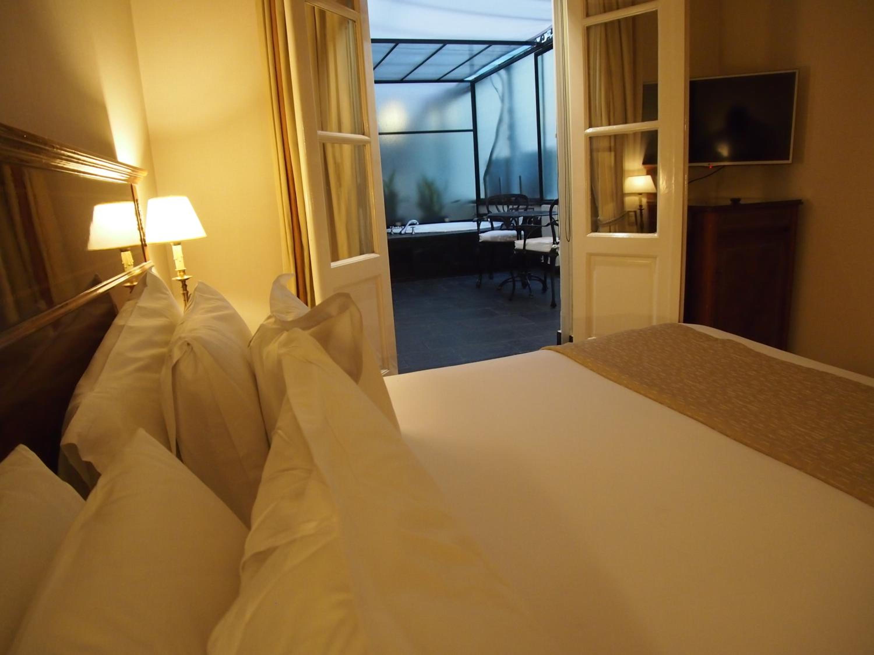 Deluxe Room King Bed