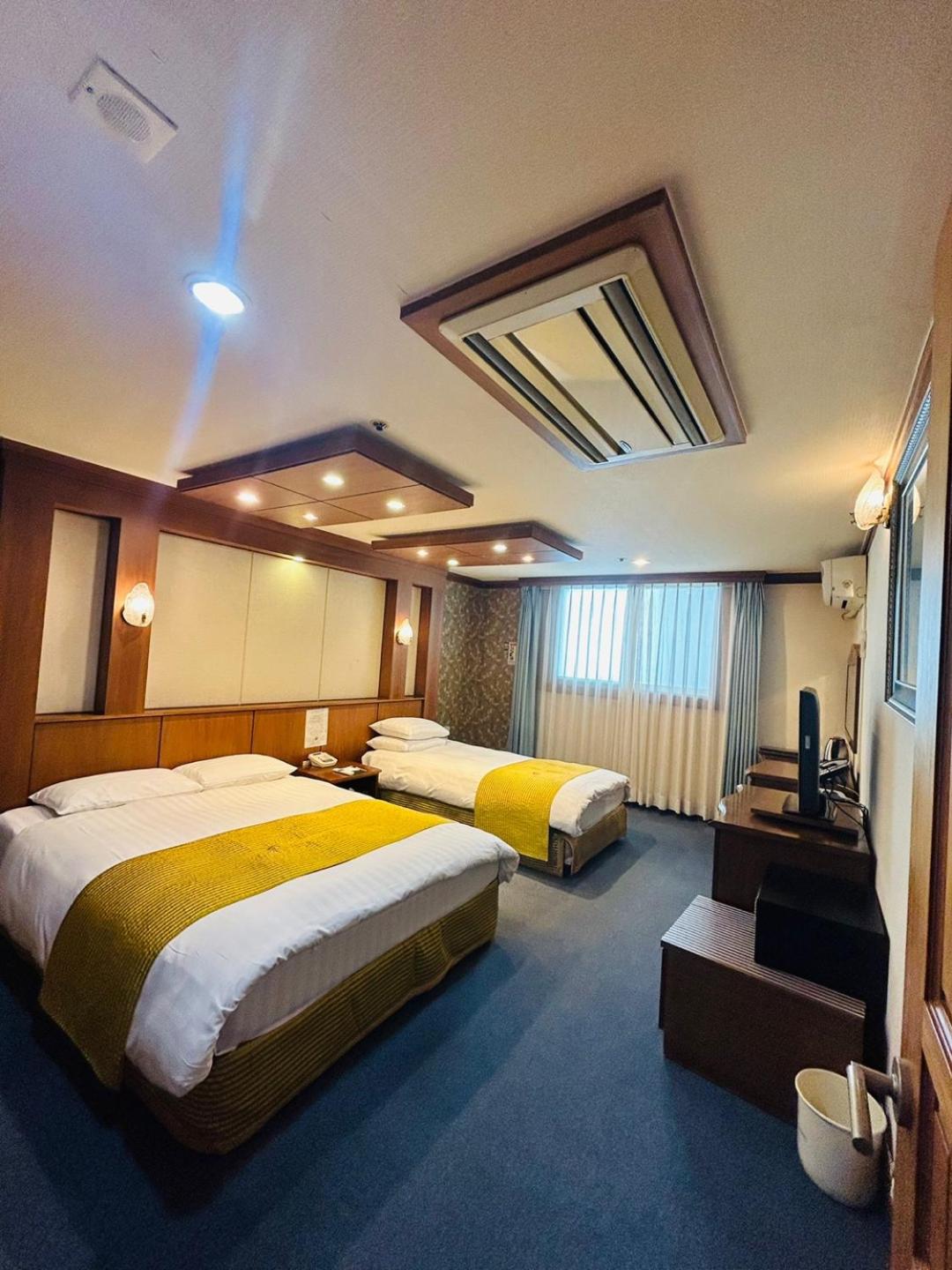 Deluxe Twin Room photo 3