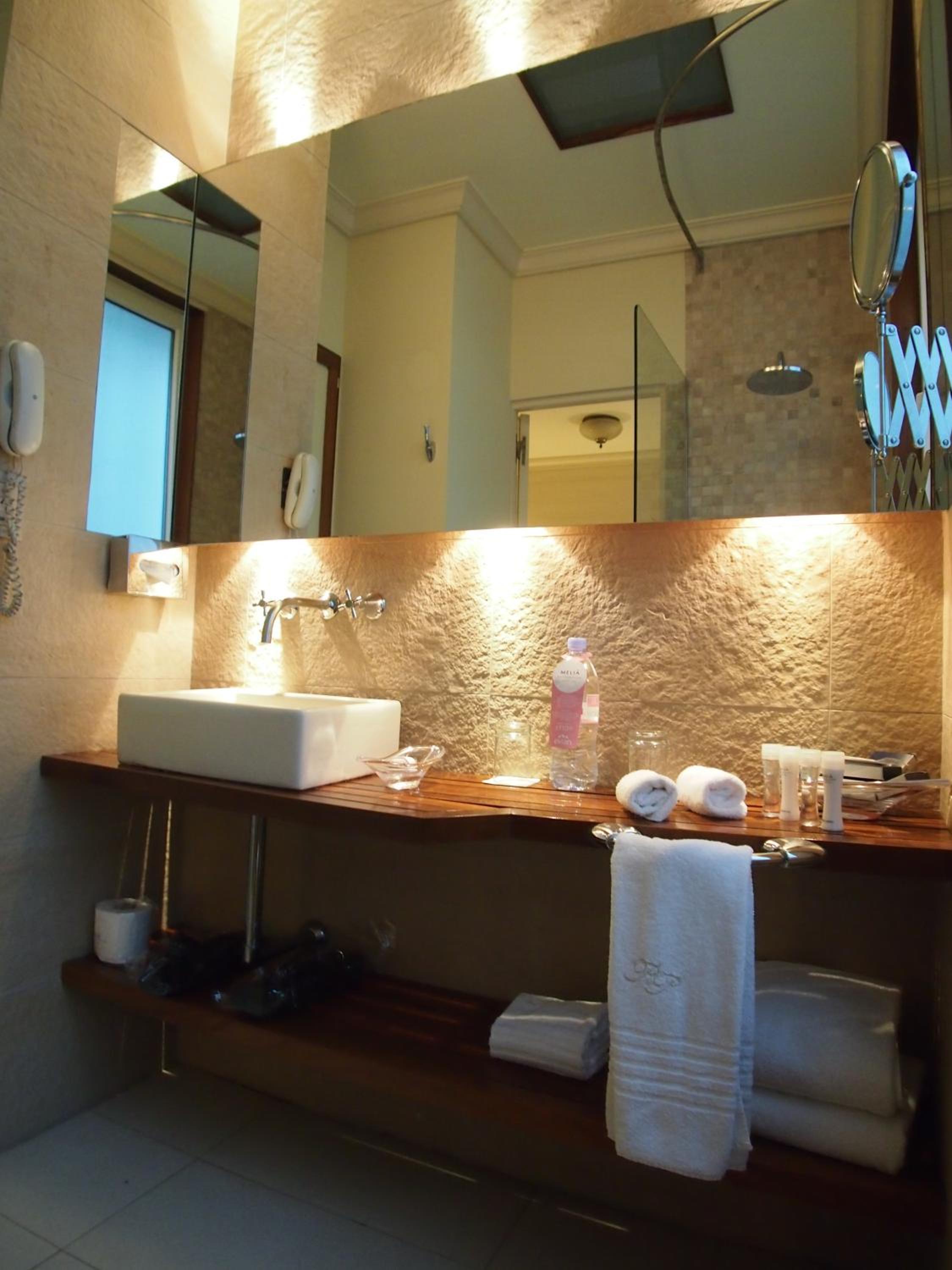 Melia Room King Bed thumbnail 5