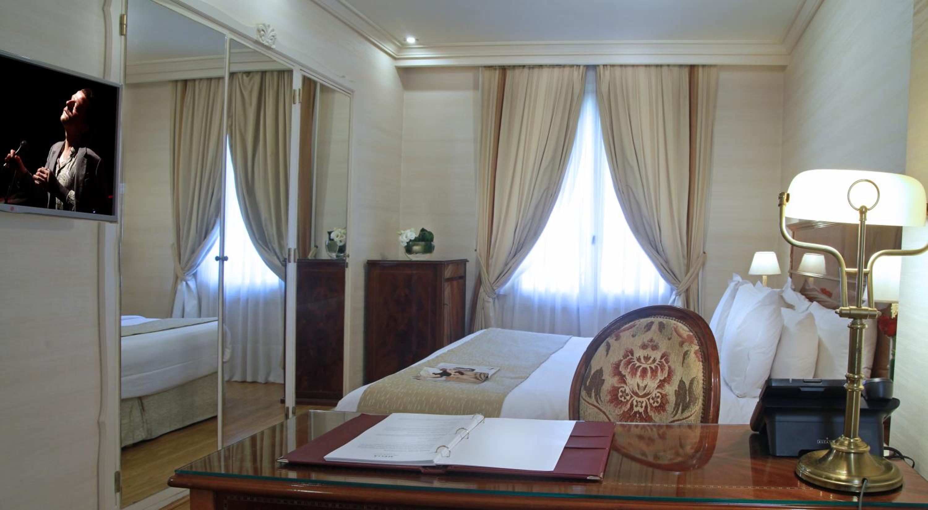 Melia Room King Bed thumbnail 5