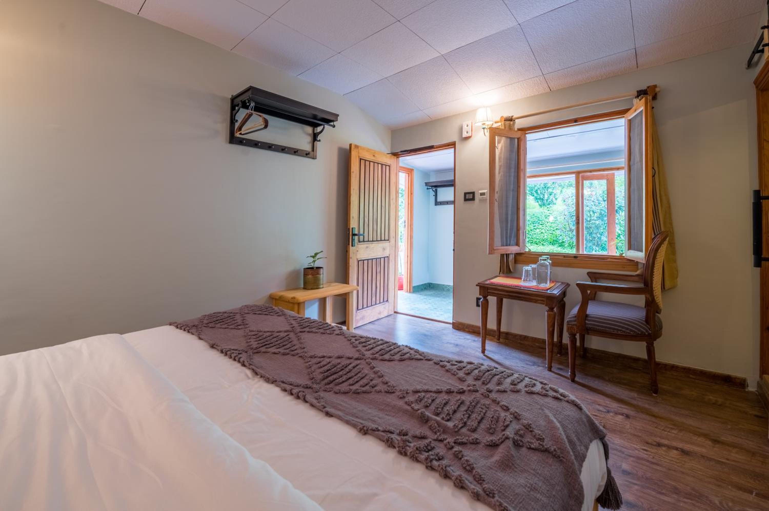King Room with Mountain View photo 2