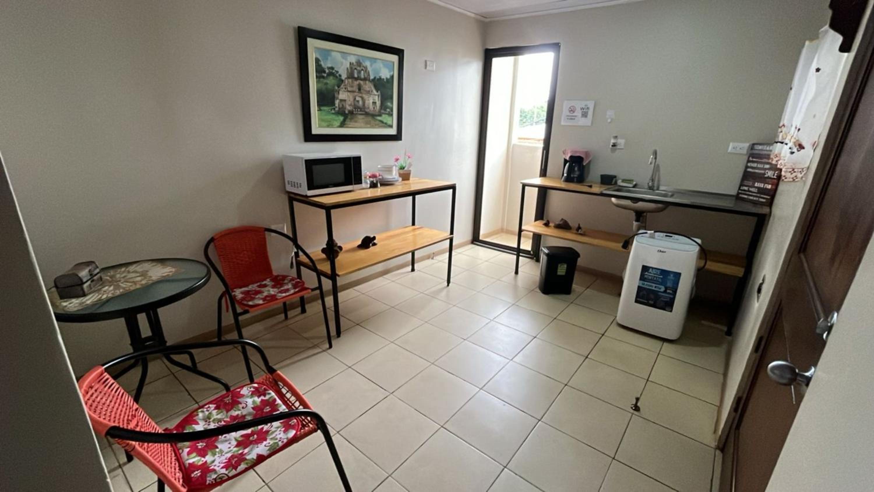 One-Bedroom Apartment photo 1