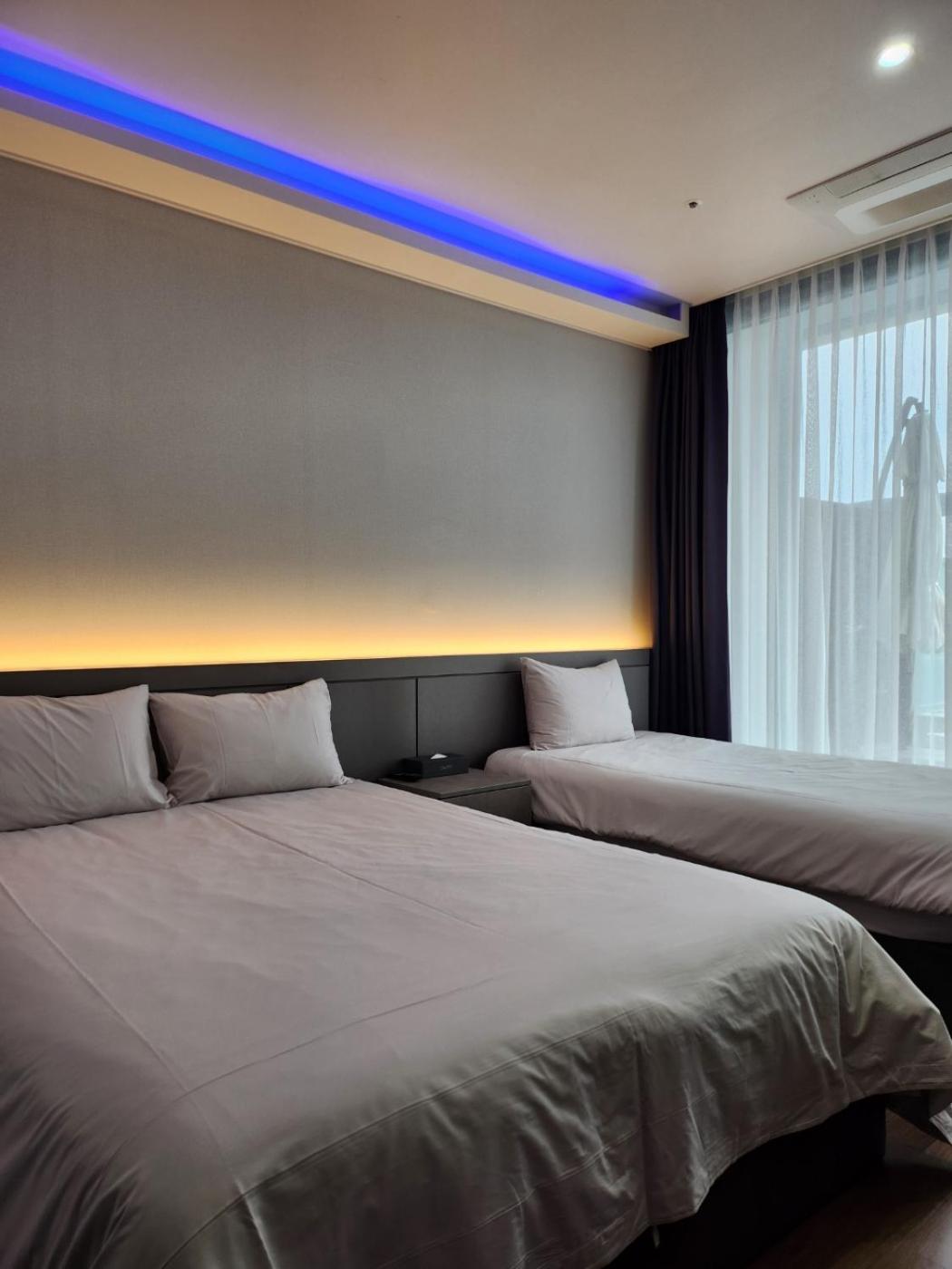 Pool Deluxe Twin including Pool charge