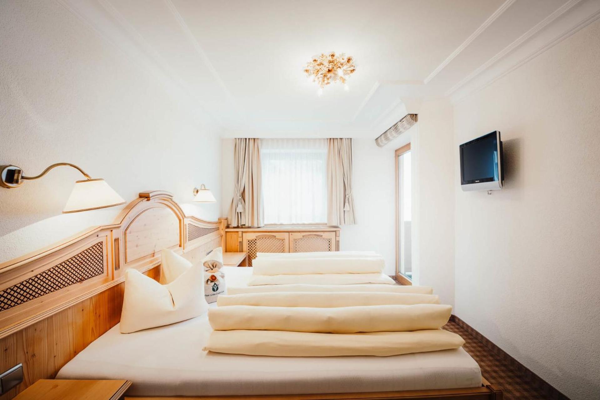 Suite with Balcony - Photo 3