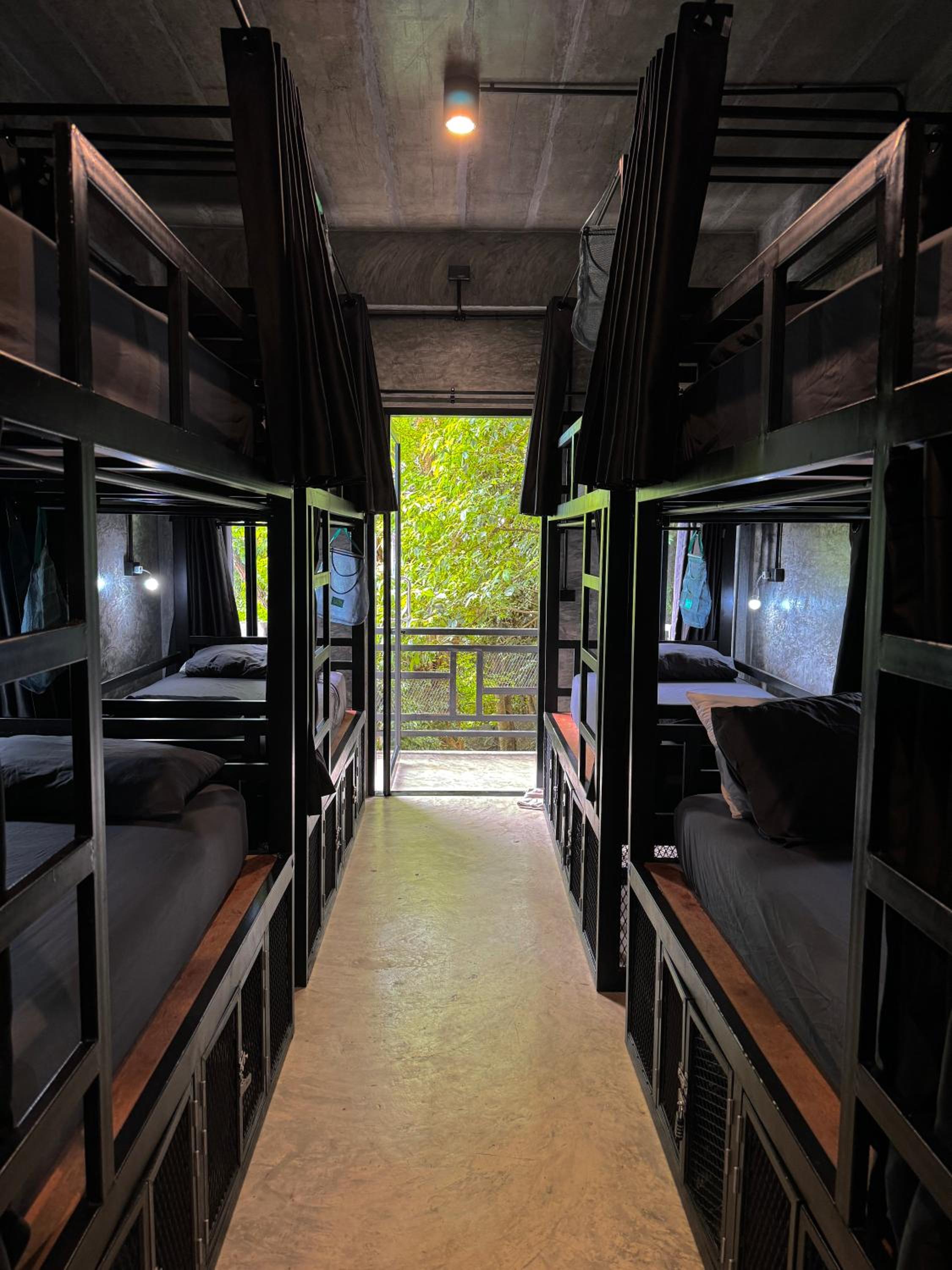 Bed in 8-Bed Mixed Dormitory Room photo 1