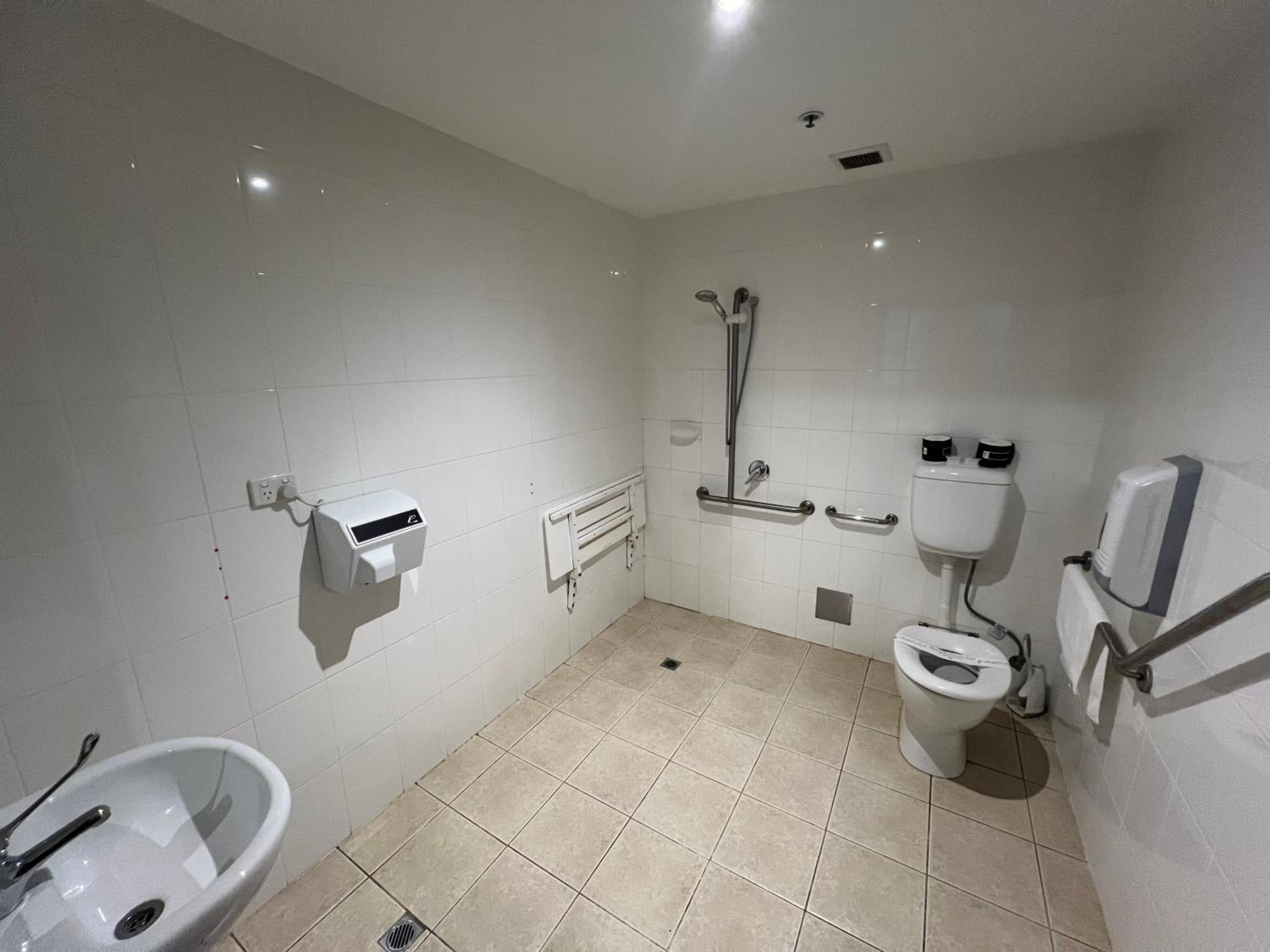 Corporate Queen Room - Photo 5