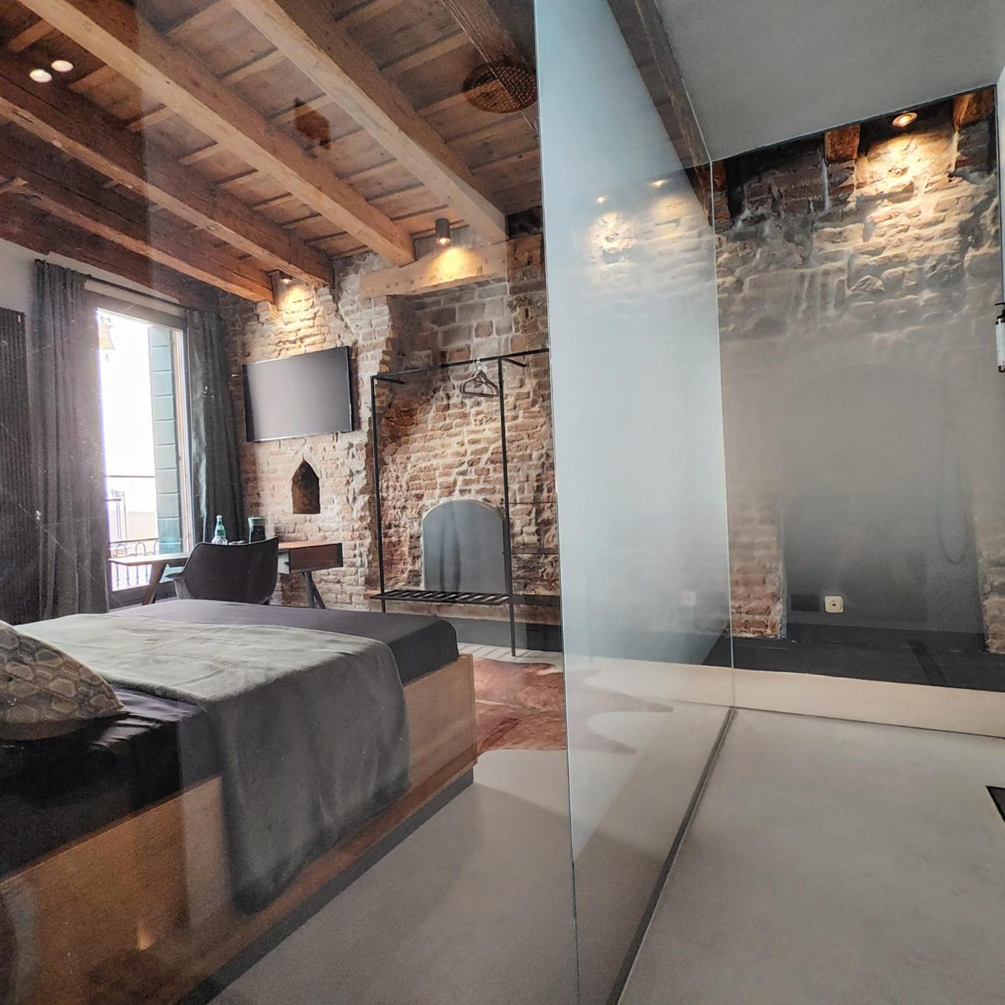 Junior Suite with Balcony photo 2