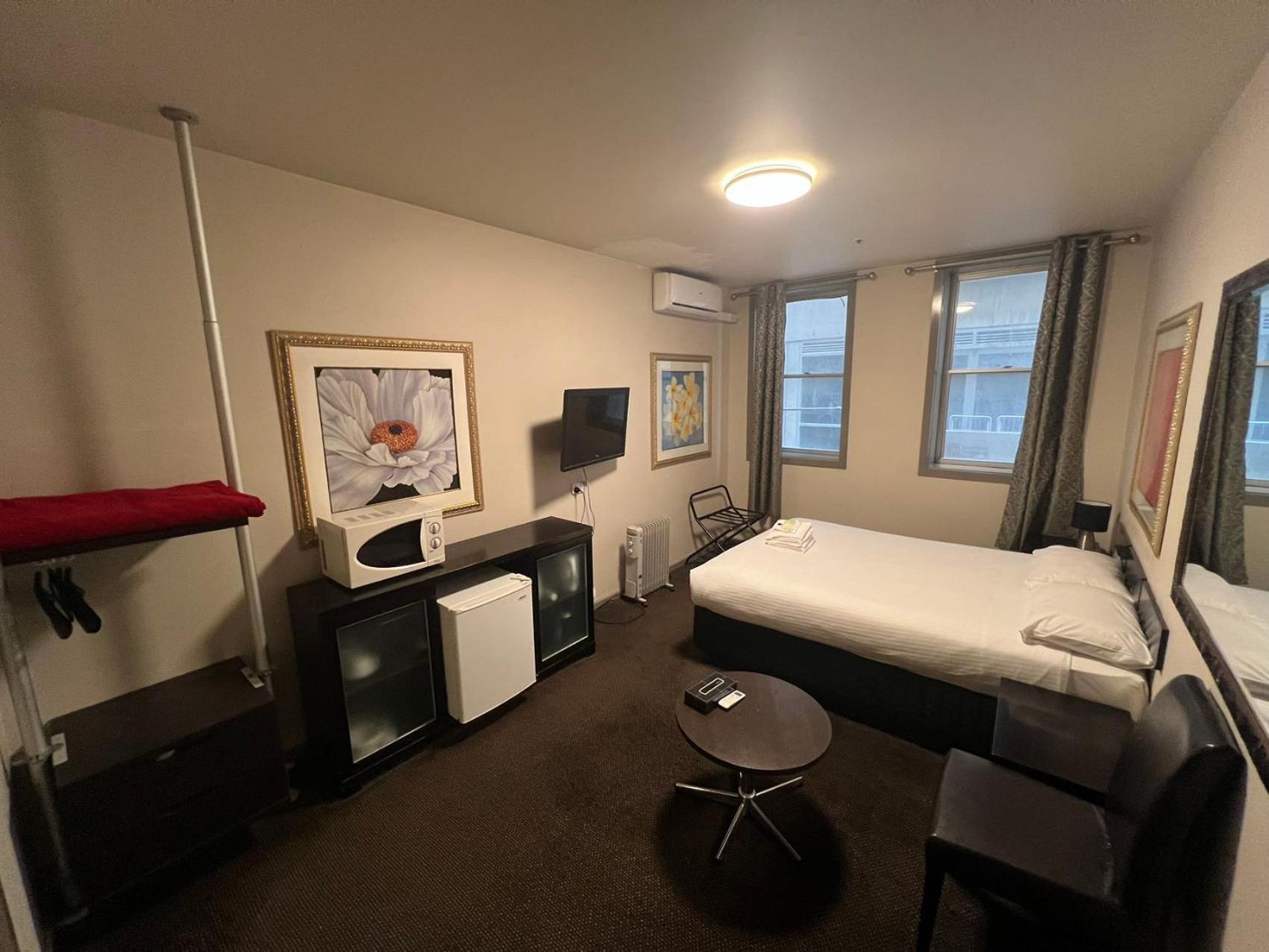 Corporate Queen Room - Photo 6