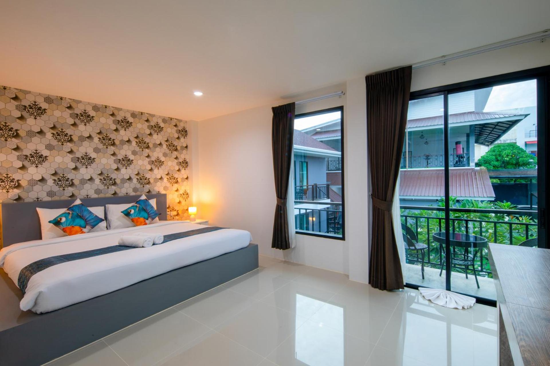 Deluxe Double or Twin Room with Pool View