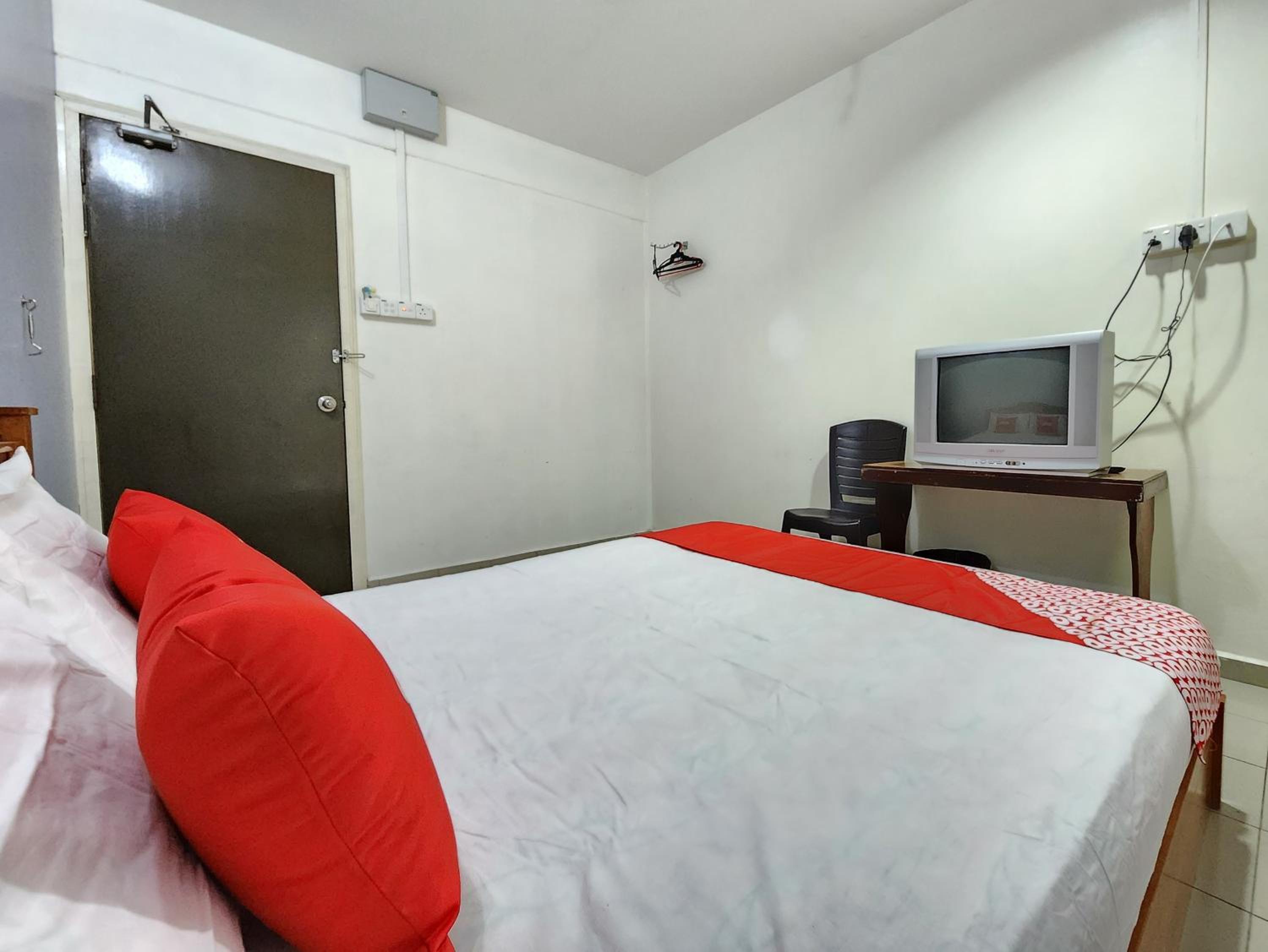 Deluxe Queen Room - Photo 4