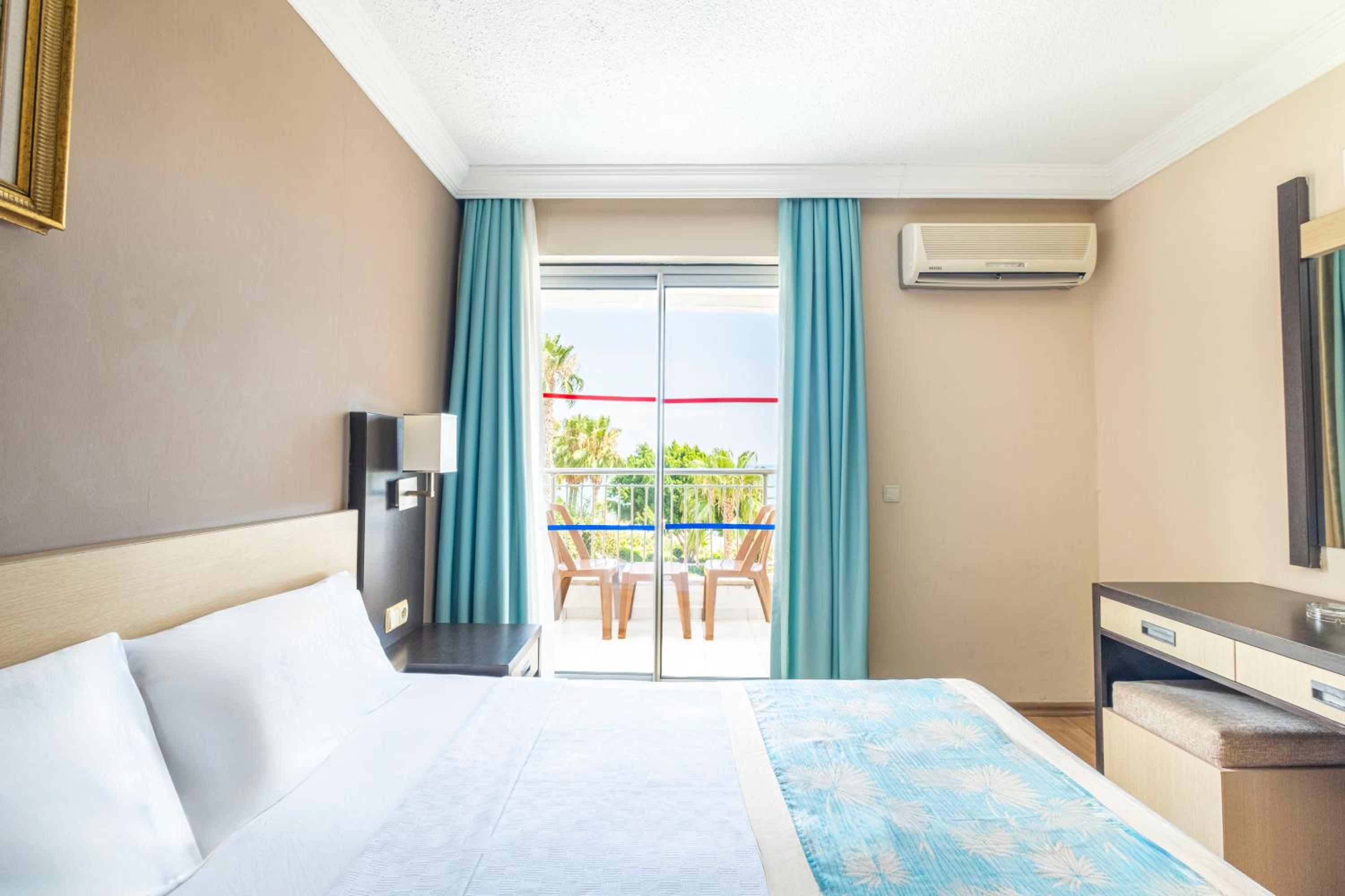 Standard Double or Twin Room with Land View photo 1