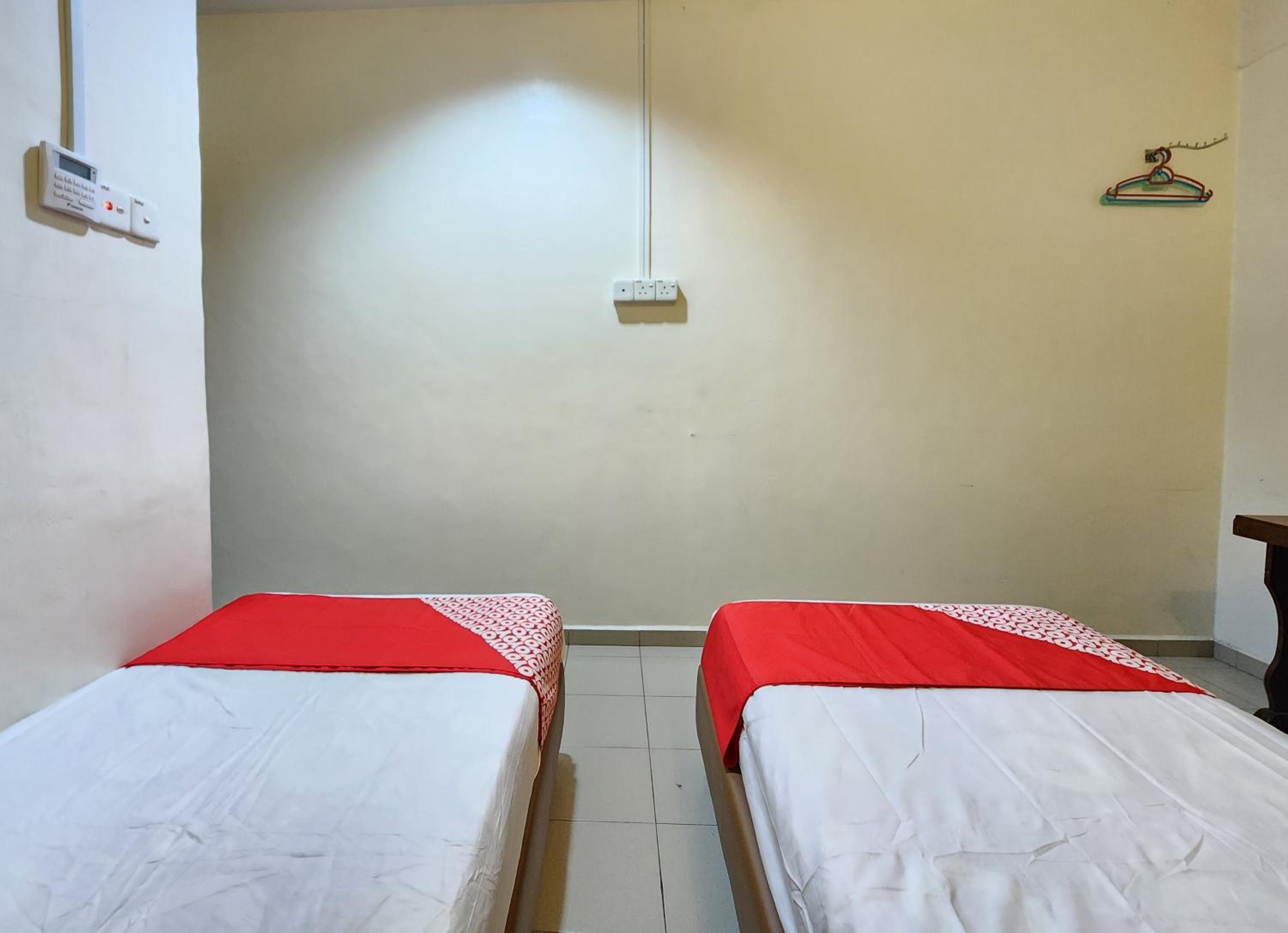 Deluxe Twin Room - Photo 2