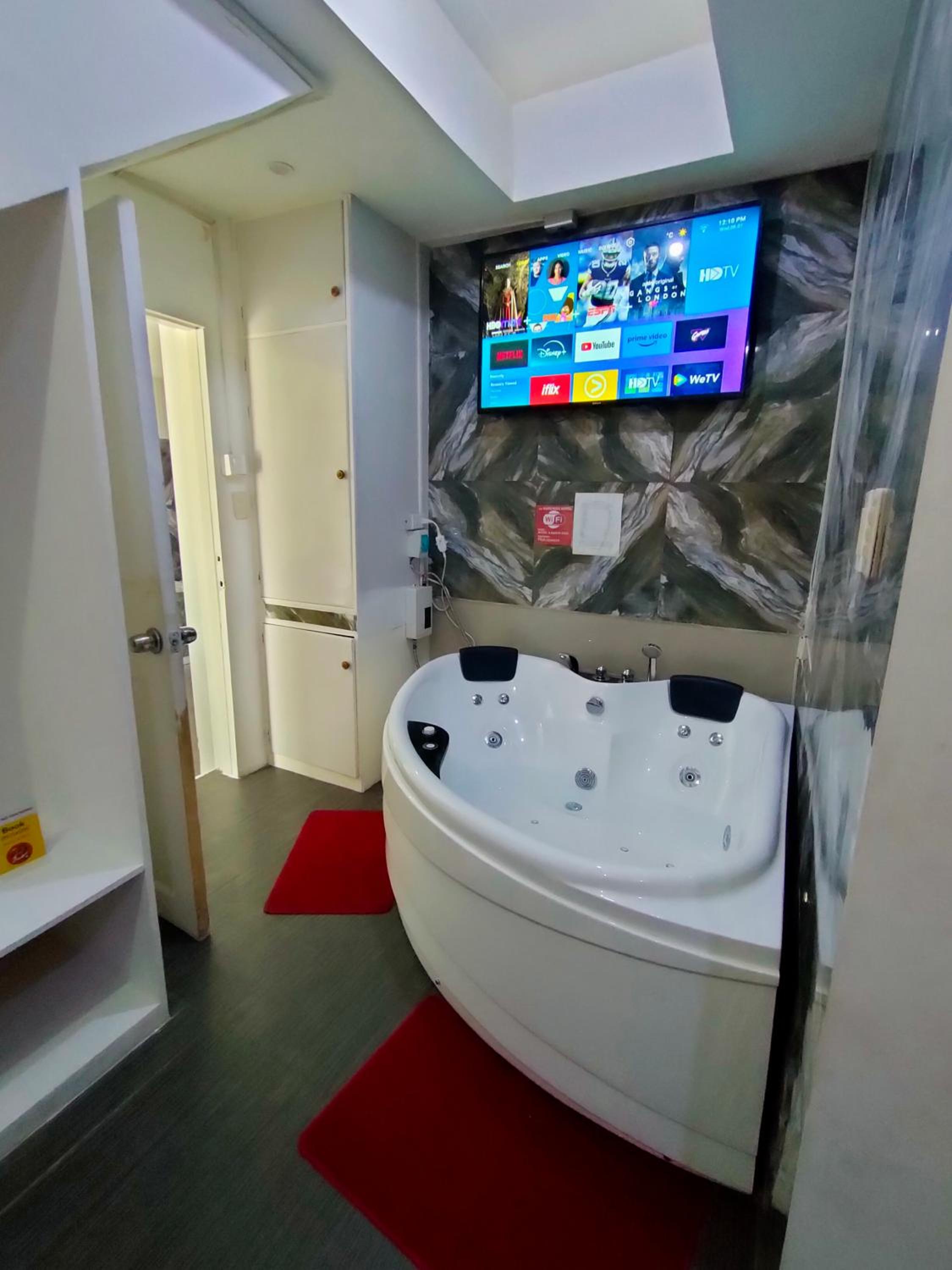 Deluxe King Room - Photo 4