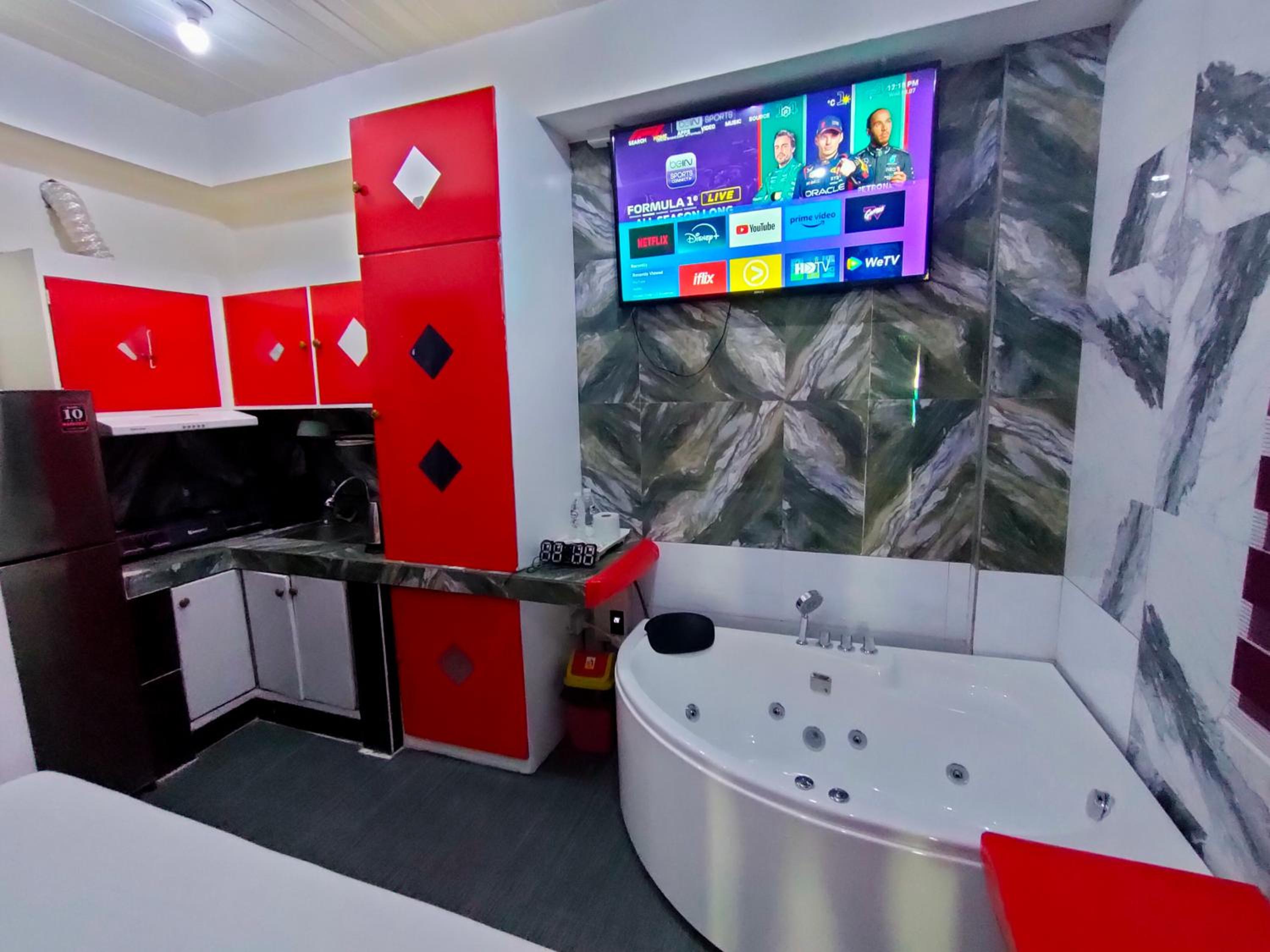 Deluxe King Room - Photo 2