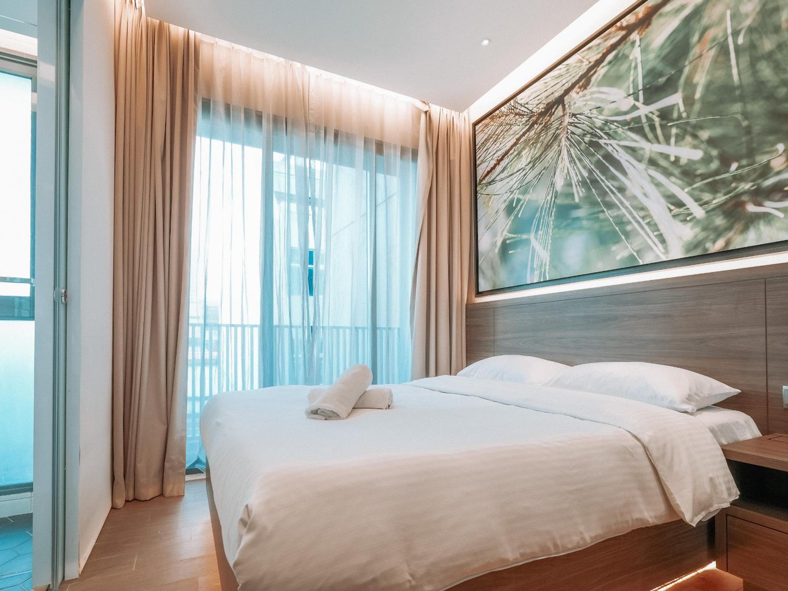 Deluxe Double, Window photo 1