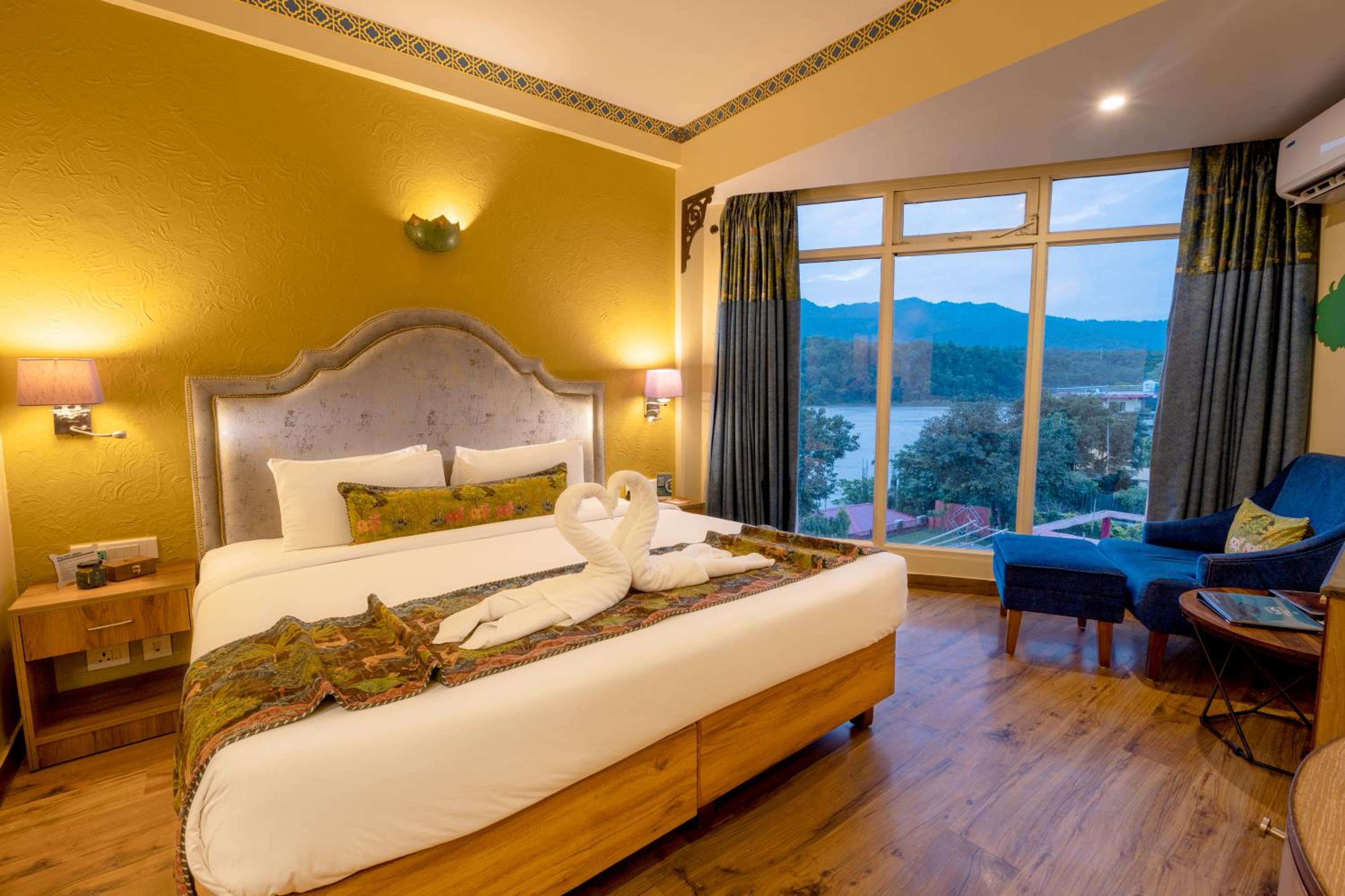 Deluxe Room Partial River View - Photo 4