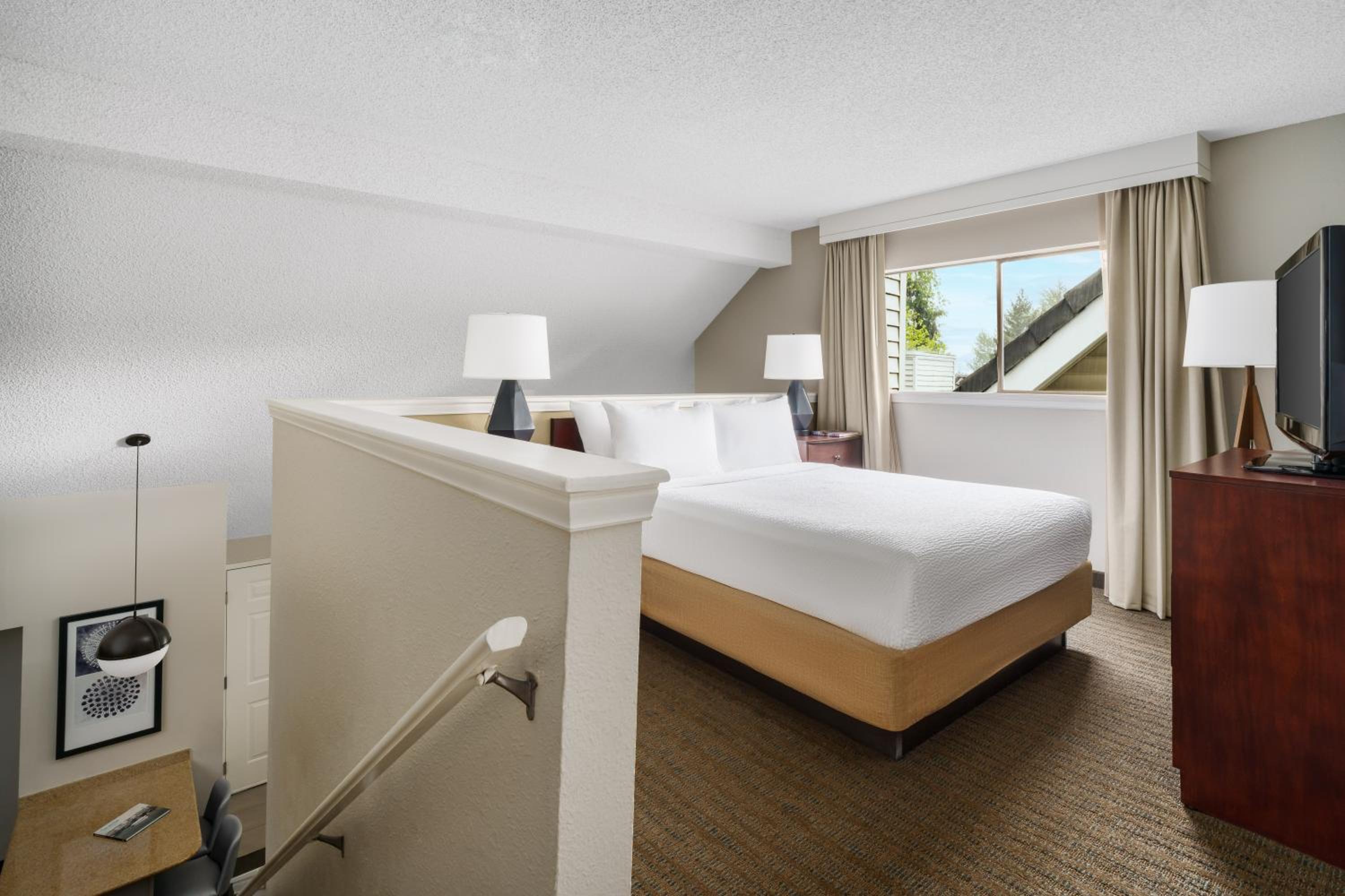 Two-Bedroom Suite - Photo 4