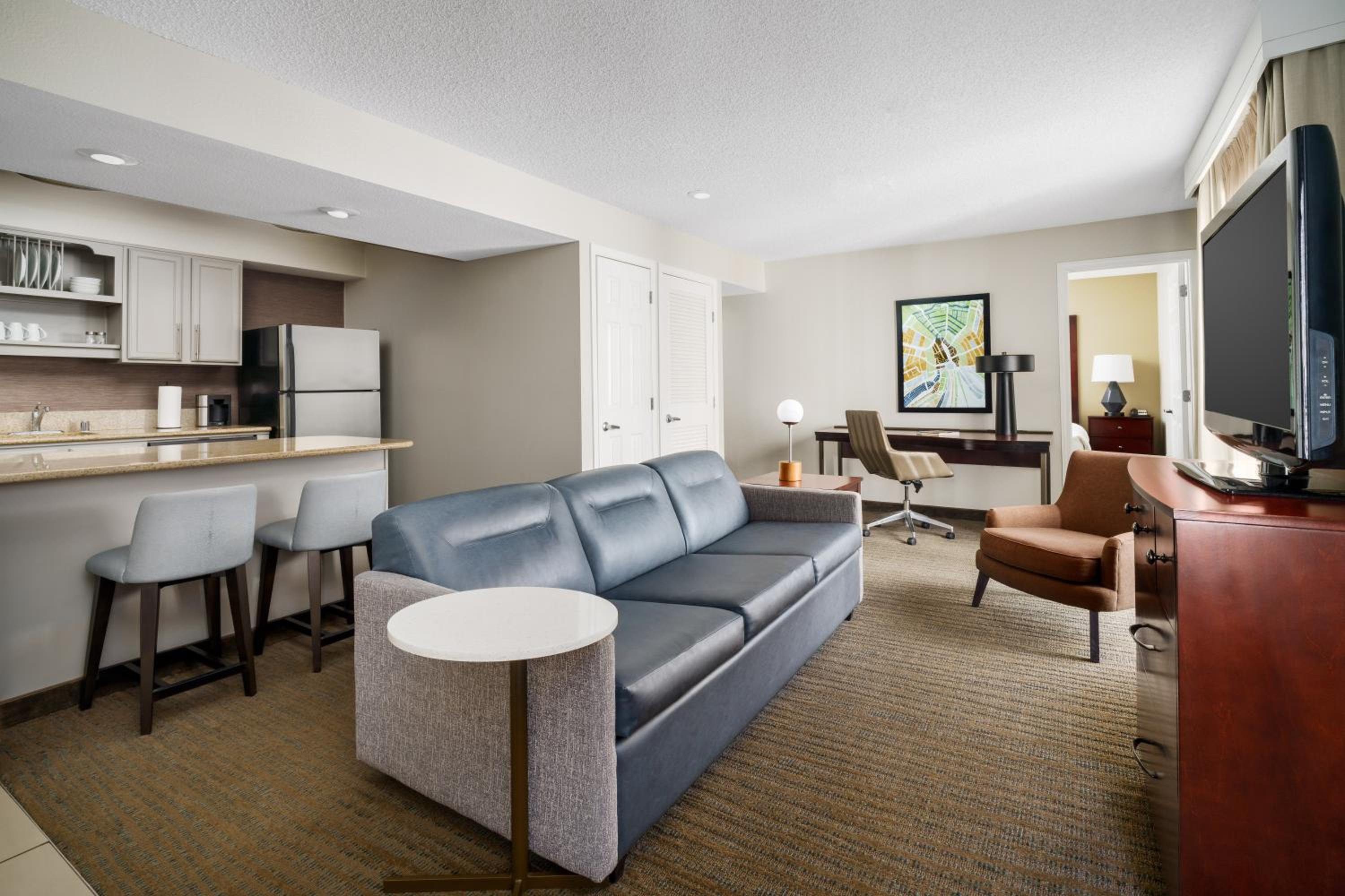 One-Bedroom King Suite with Sofa Bed - Photo 8