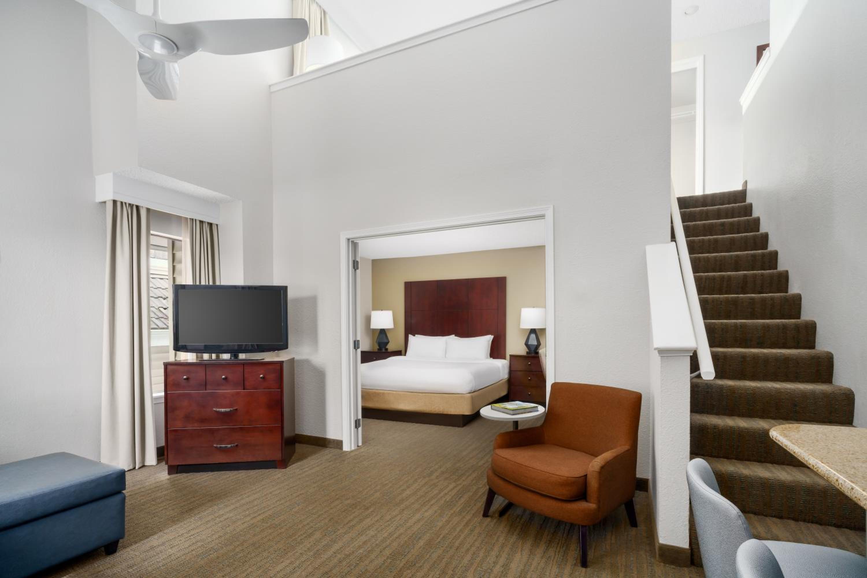 Two-Bedroom Suite - Photo 8