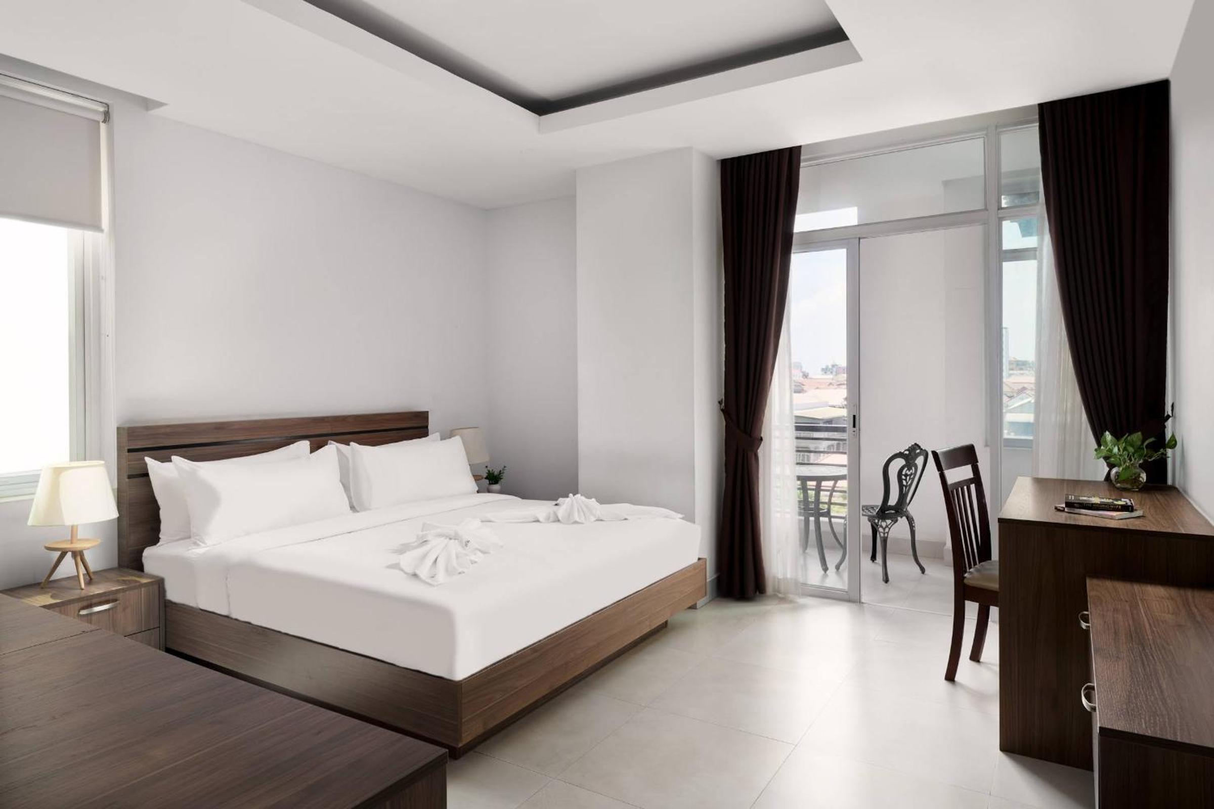 One-Bedroom Apartment - Photo 3