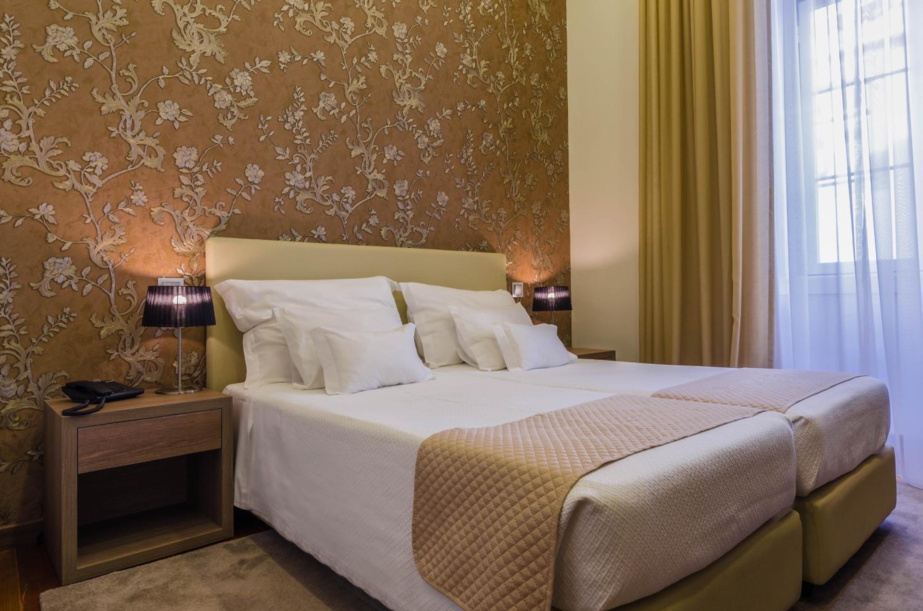 Standard Twin Room - Photo 4