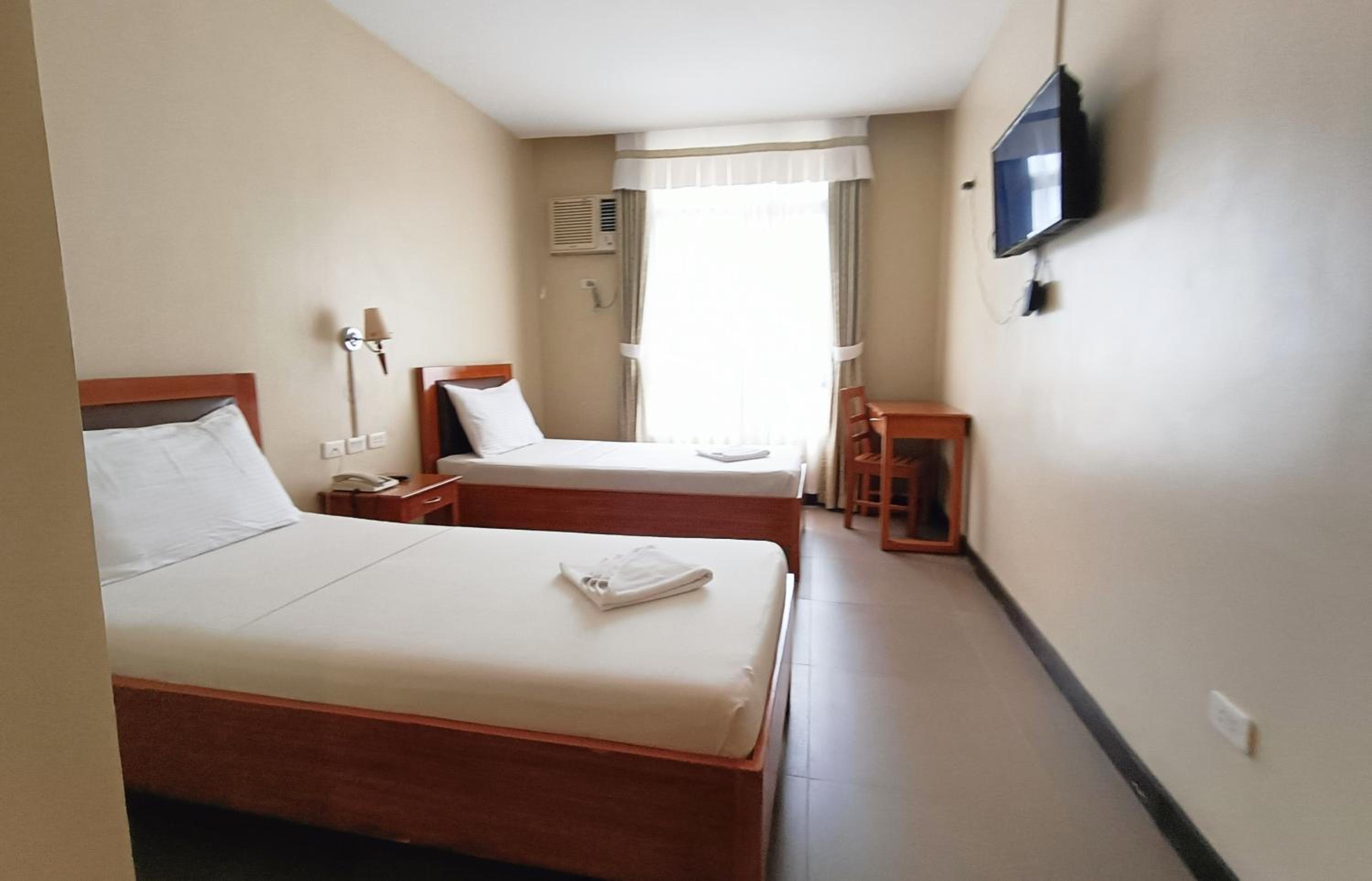 Standard Twin Room - Photo 5