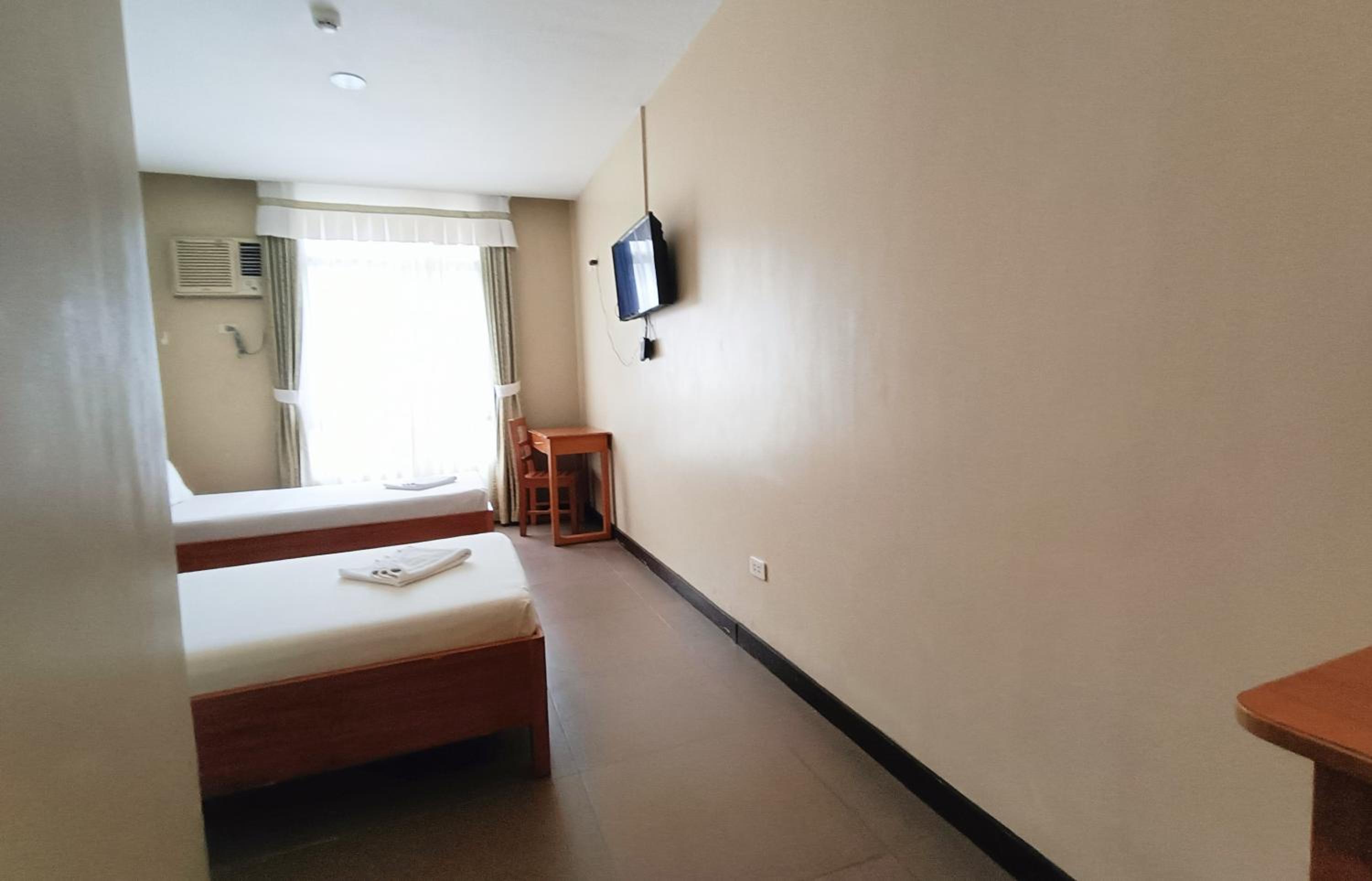 Standard Twin Room - Photo 10