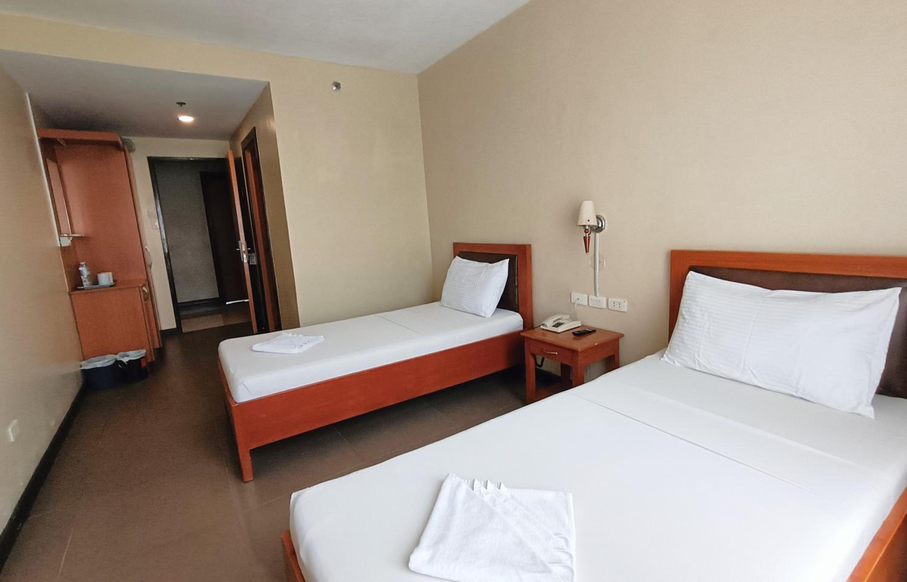 Standard Twin Room - Photo 1