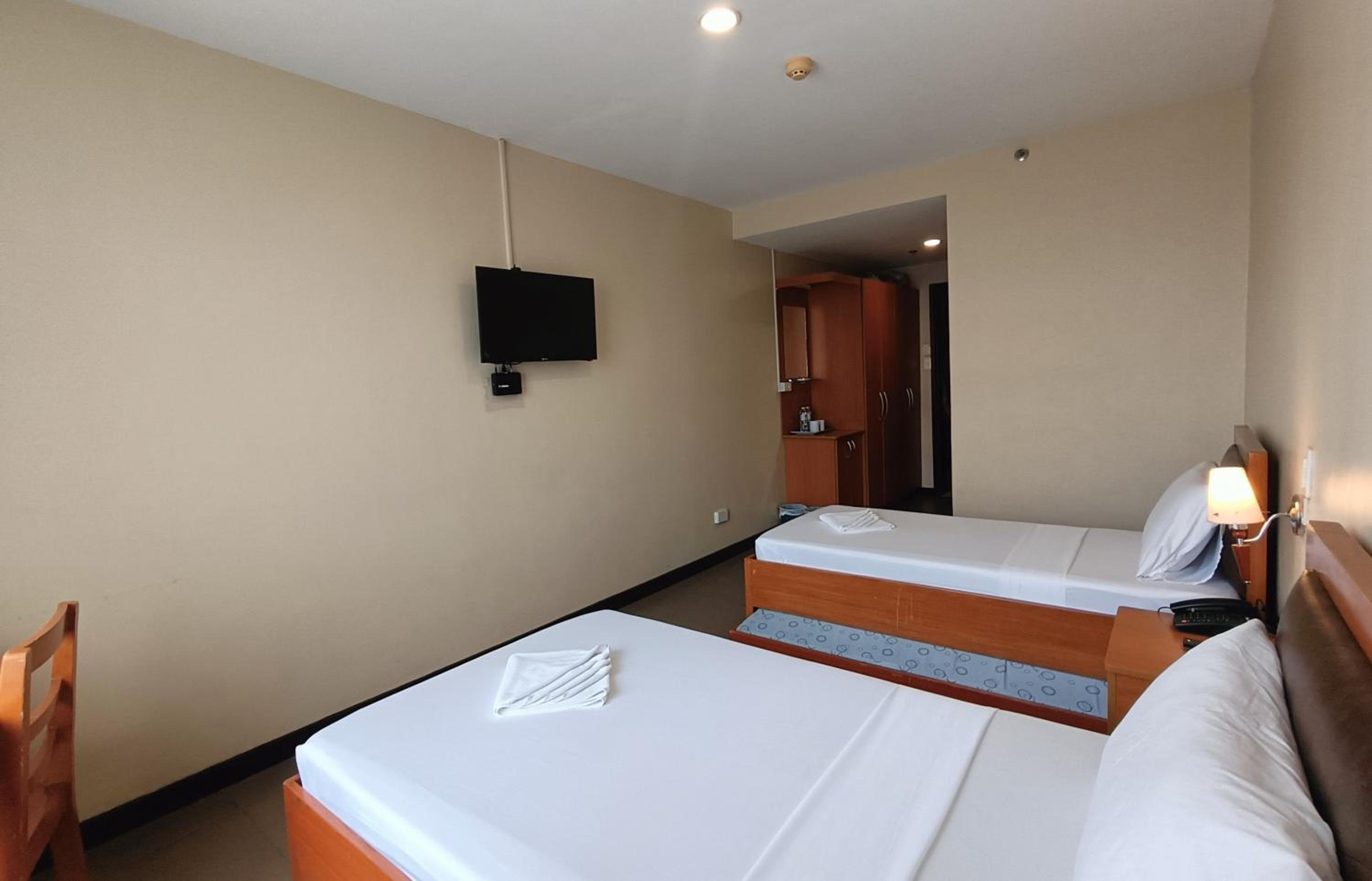 Deluxe Twin Room - Photo 10