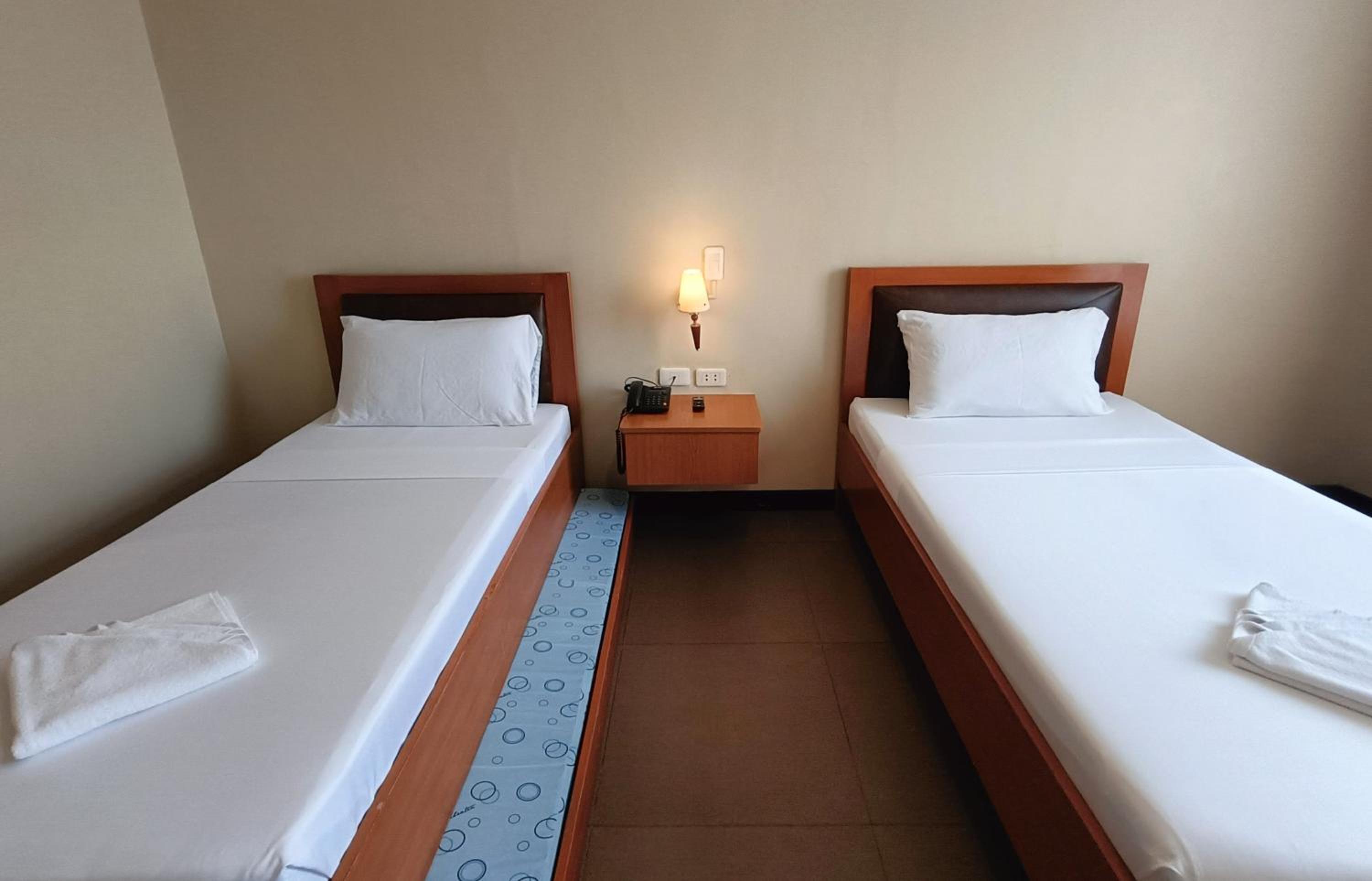 Deluxe Twin Room - Photo 2