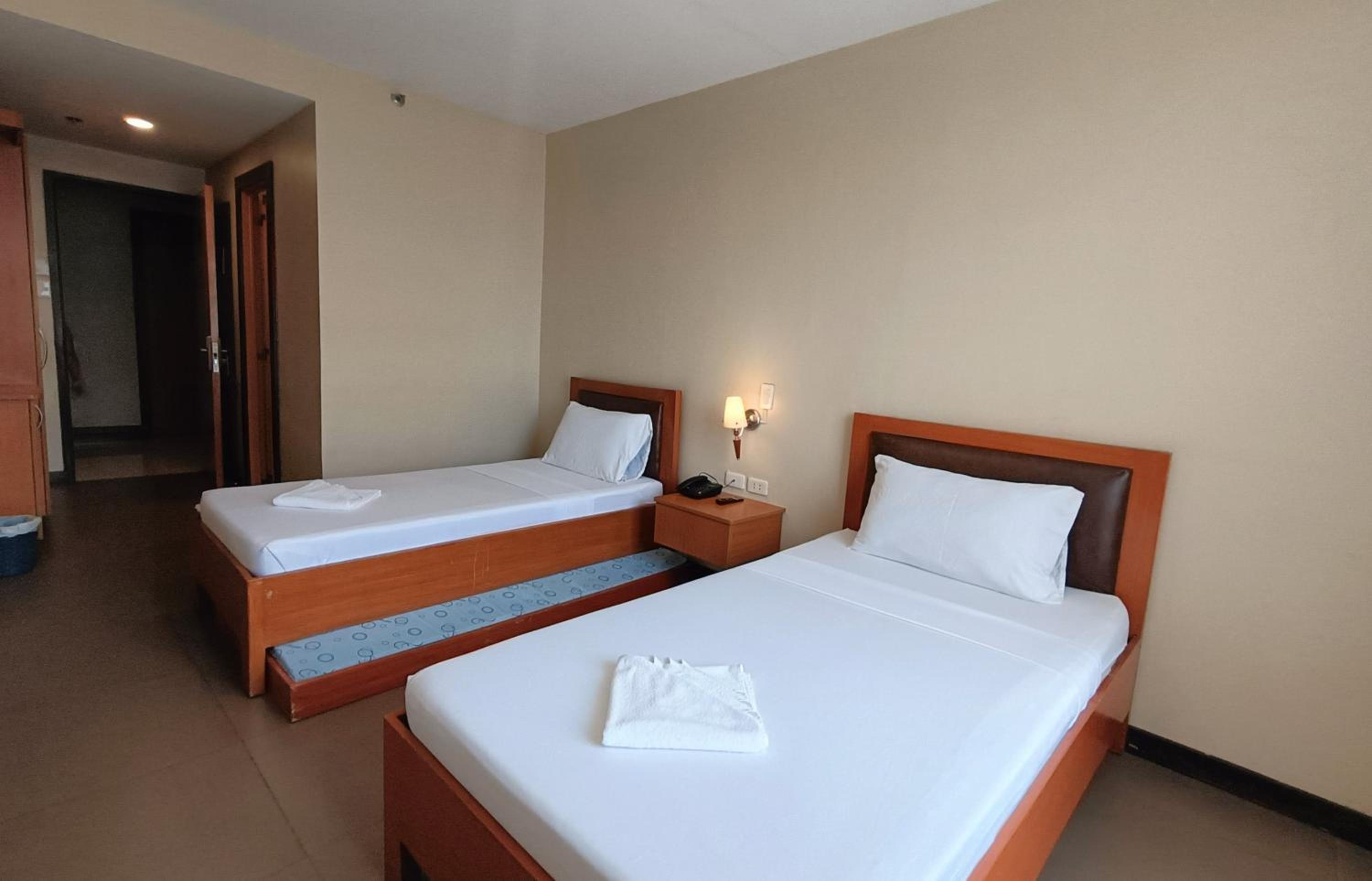 Deluxe Twin Room - Photo 6