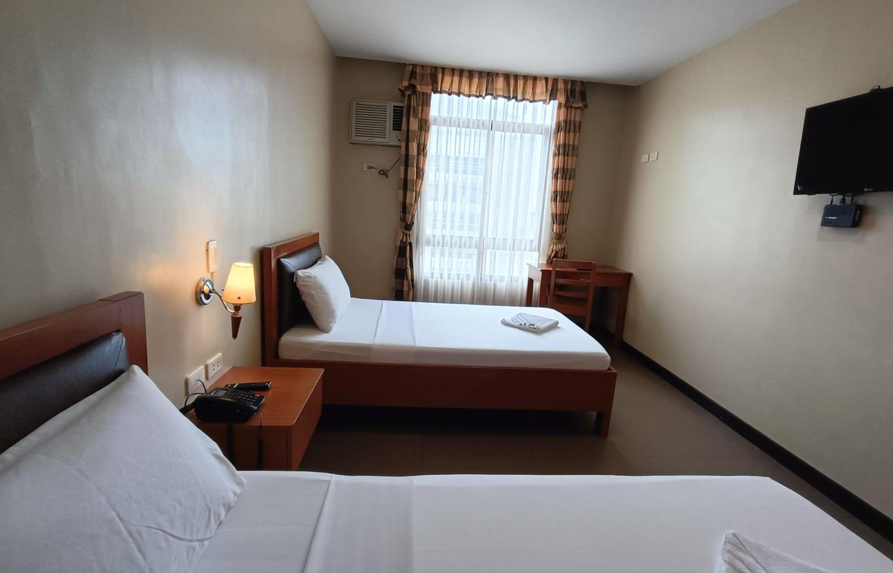 Deluxe Twin Room - Photo 11